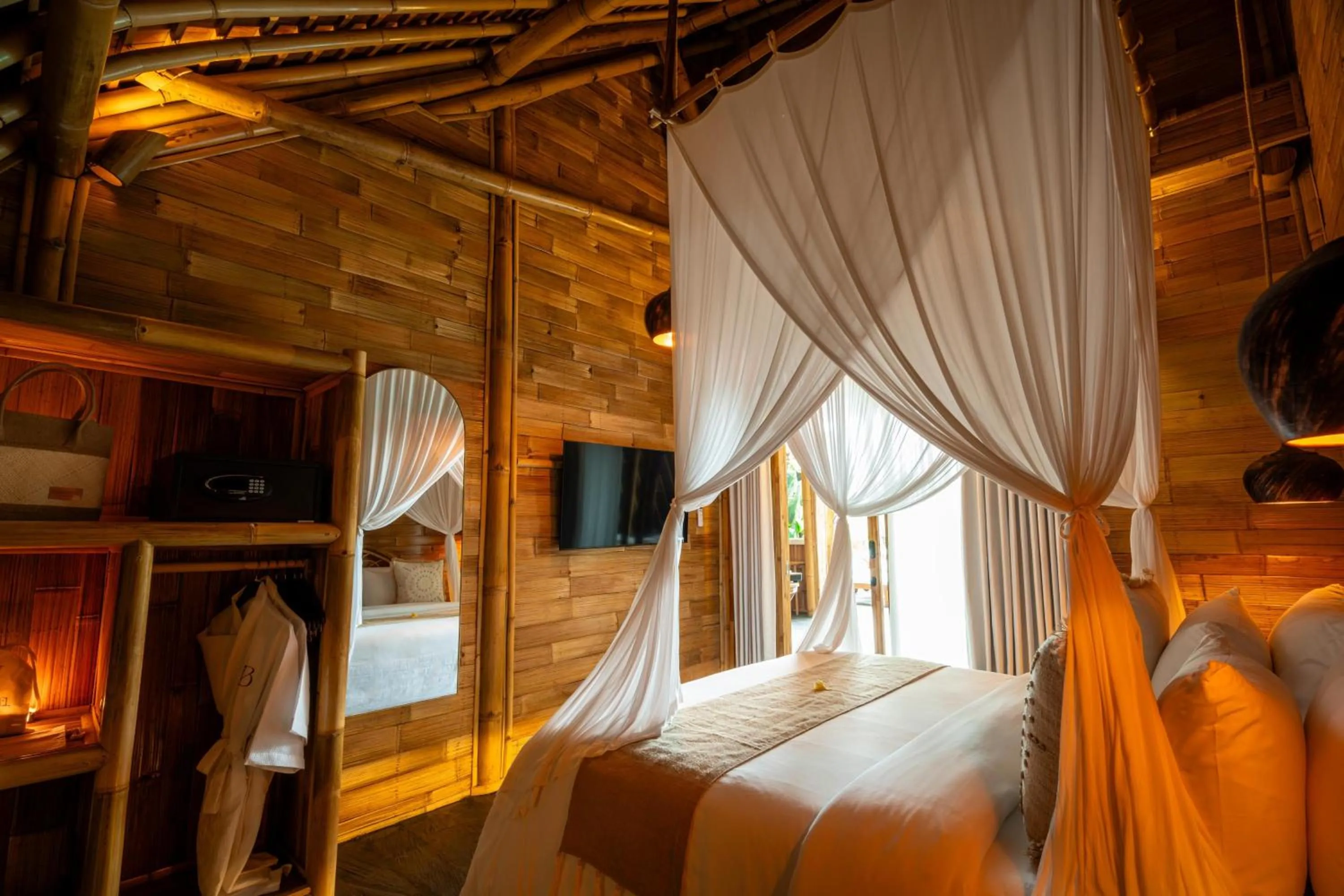 TV and multimedia, Bed in Bambootel Sawah View