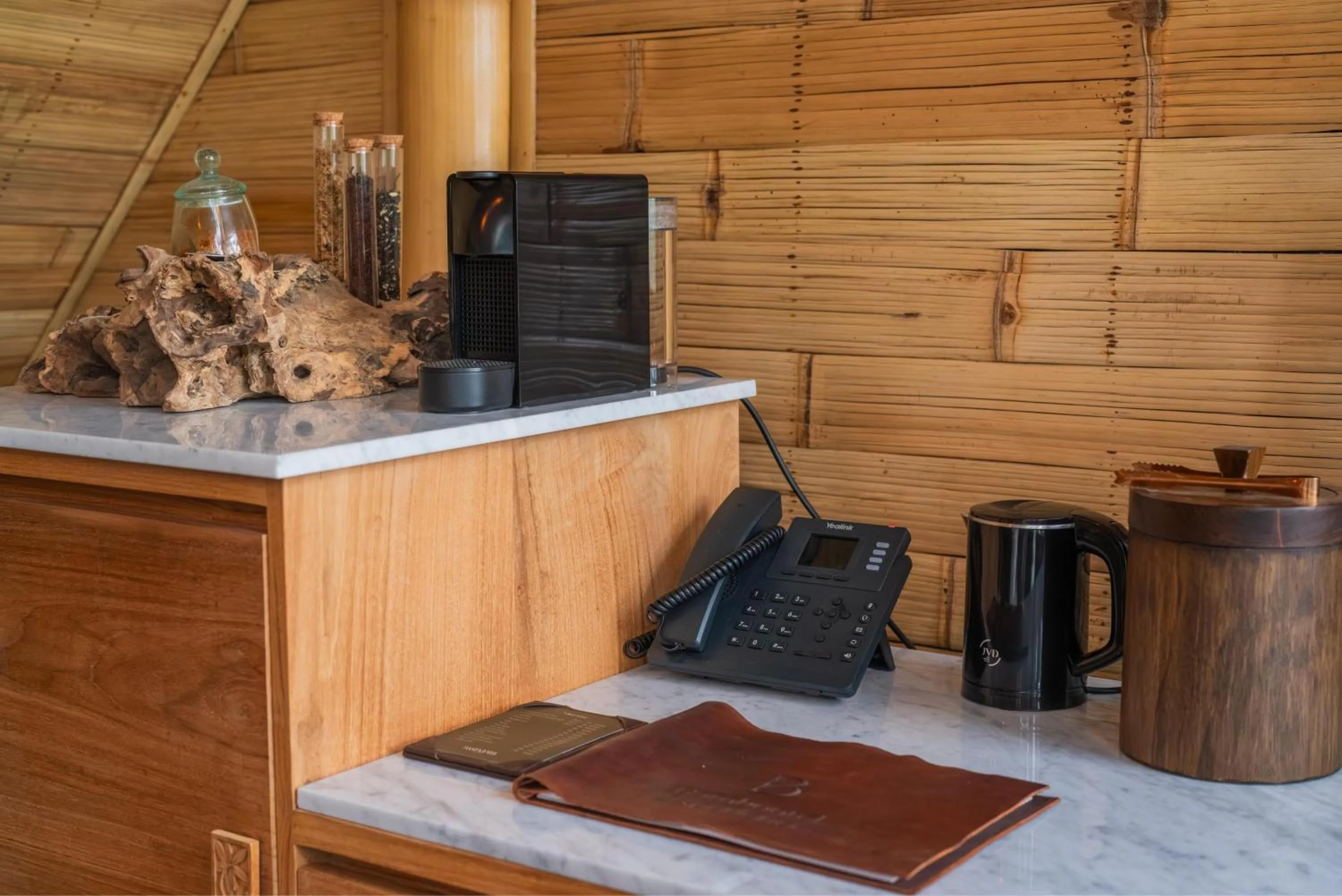 Coffee/tea facilities in Bambootel Sawah View