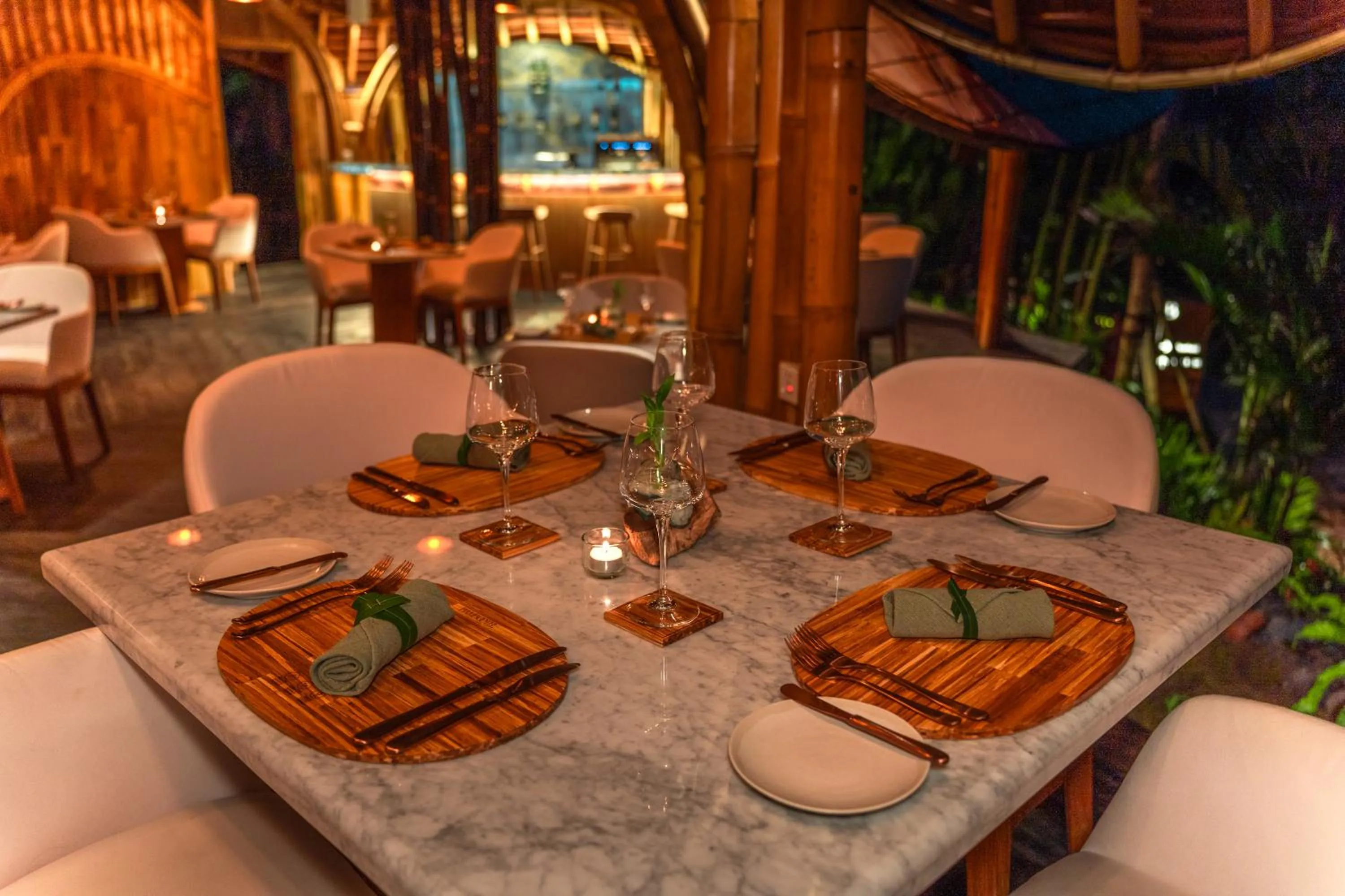 Restaurant/places to eat in Bambootel Sawah View