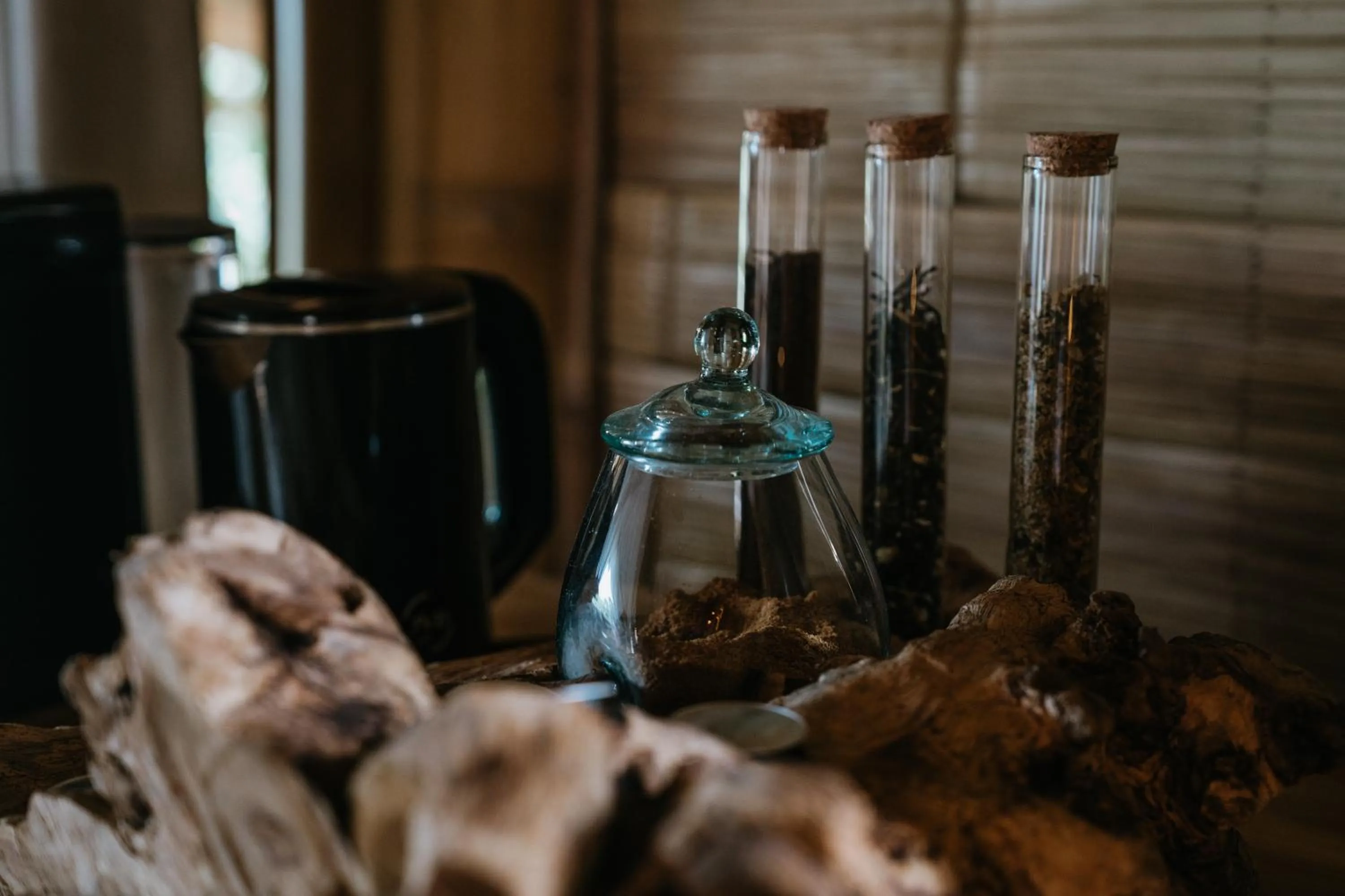 Coffee/tea facilities in Bambootel Sawah View