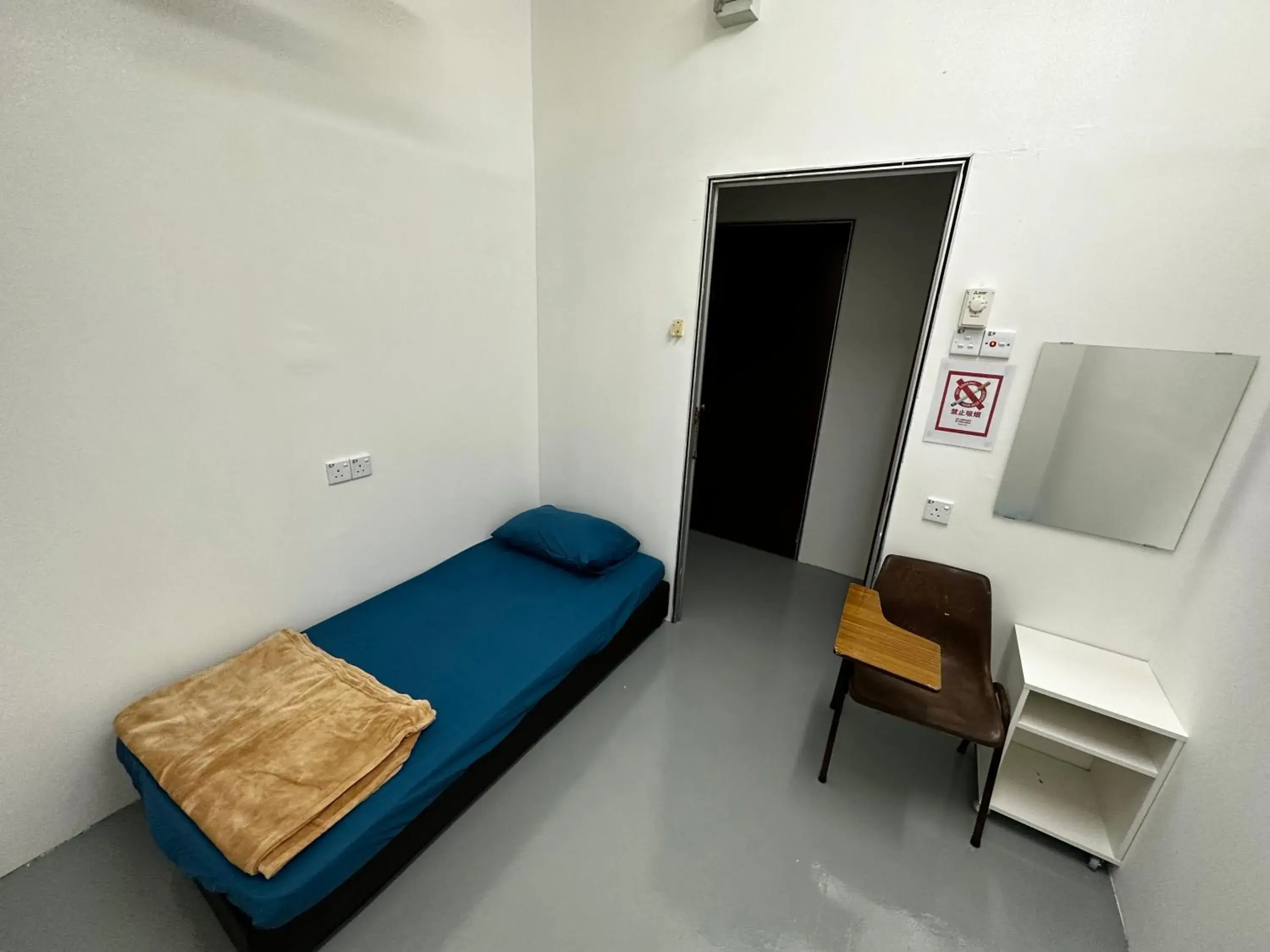 Standard Single Room with Shared Bathroom in Jiaxin Dormitory-Setia Indah 家馨青年旅宿 Standard Single Room with Shared Bathroom in Jiaxin Dormitory-Setia Indah 家馨青年旅宿