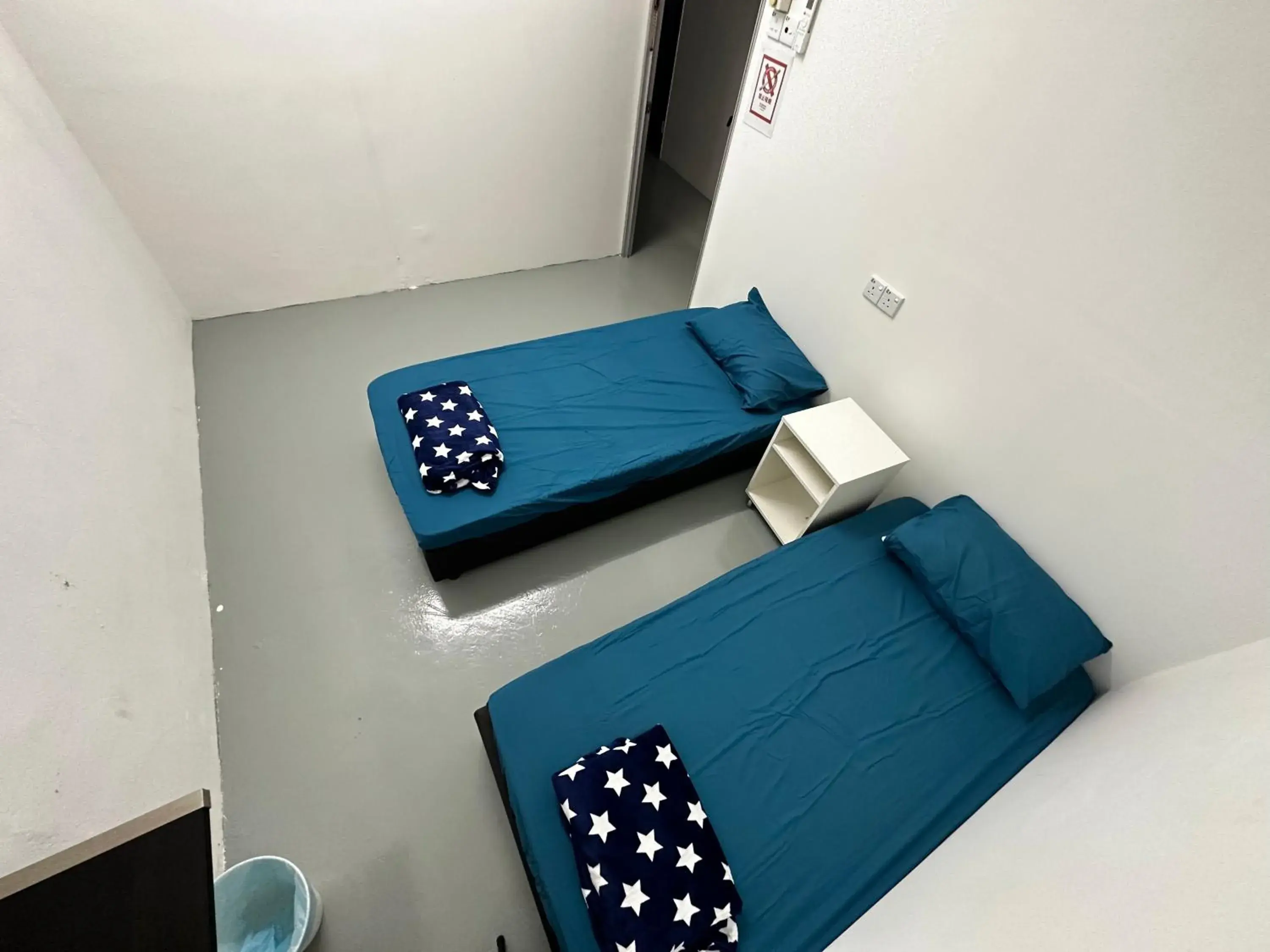 Twin Room with Shared Toilet in Jiaxin Dormitory-Setia Indah 家馨青年旅宿 Twin Room with Shared Toilet in Jiaxin Dormitory-Setia Indah 家馨青年旅宿
