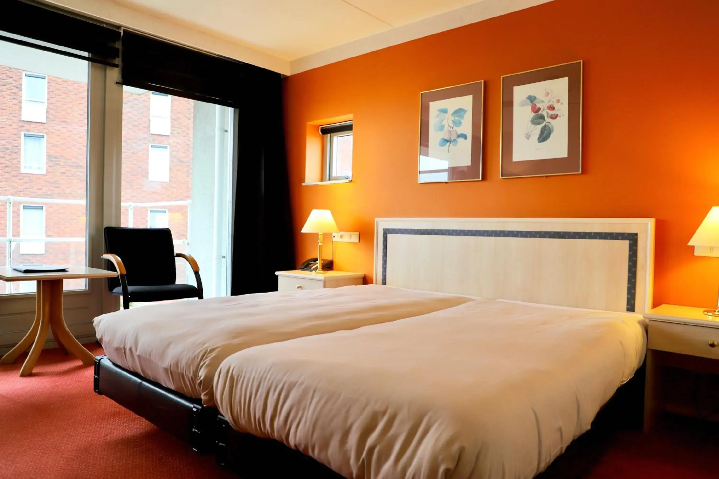 Deluxe Twin Room with Bathtub - single occupancy in City Hotel Restaurant Stadskanaal Deluxe Twin Room with Bathtub - single occupancy in City Hotel Restaurant Stadskanaal