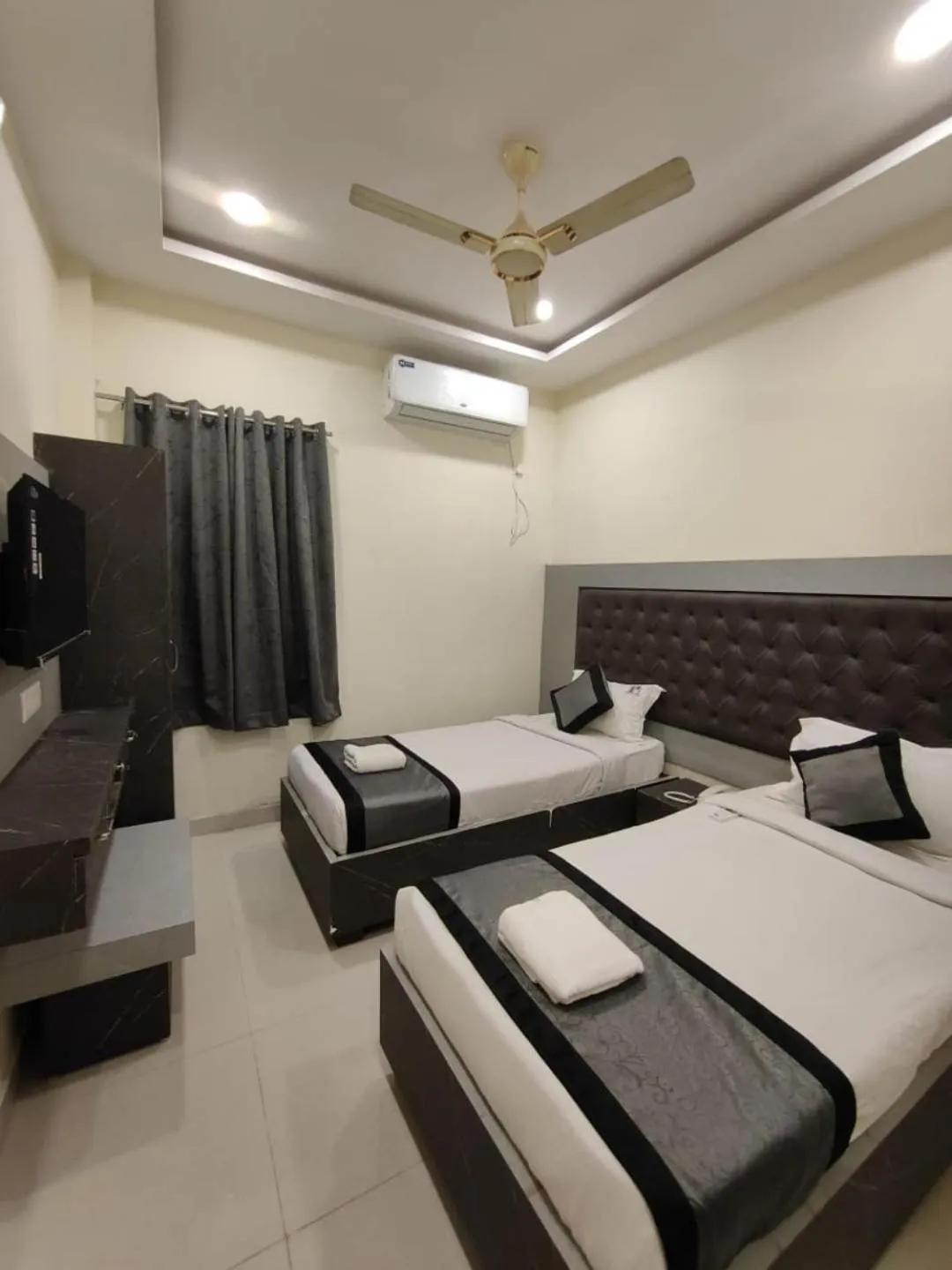 Bedroom, Bed in HOTEL VIGHNESHWARA INN