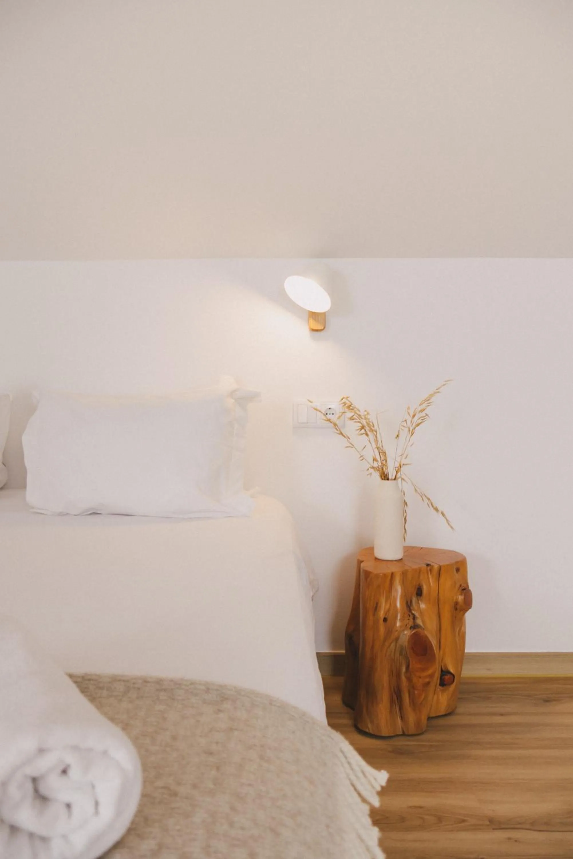 Bed in Pure Flor de Esteva