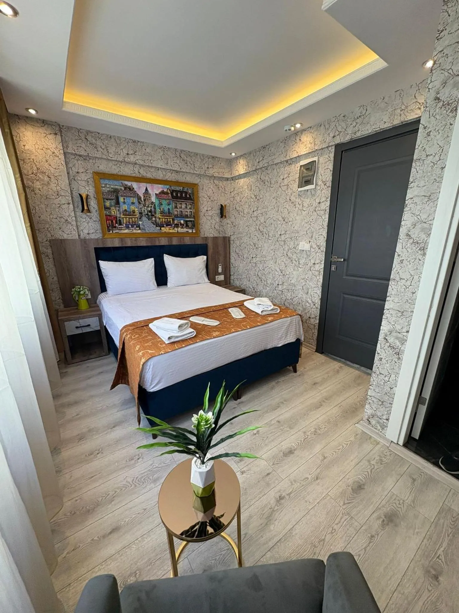 Living room, Bed in Peker Hotel