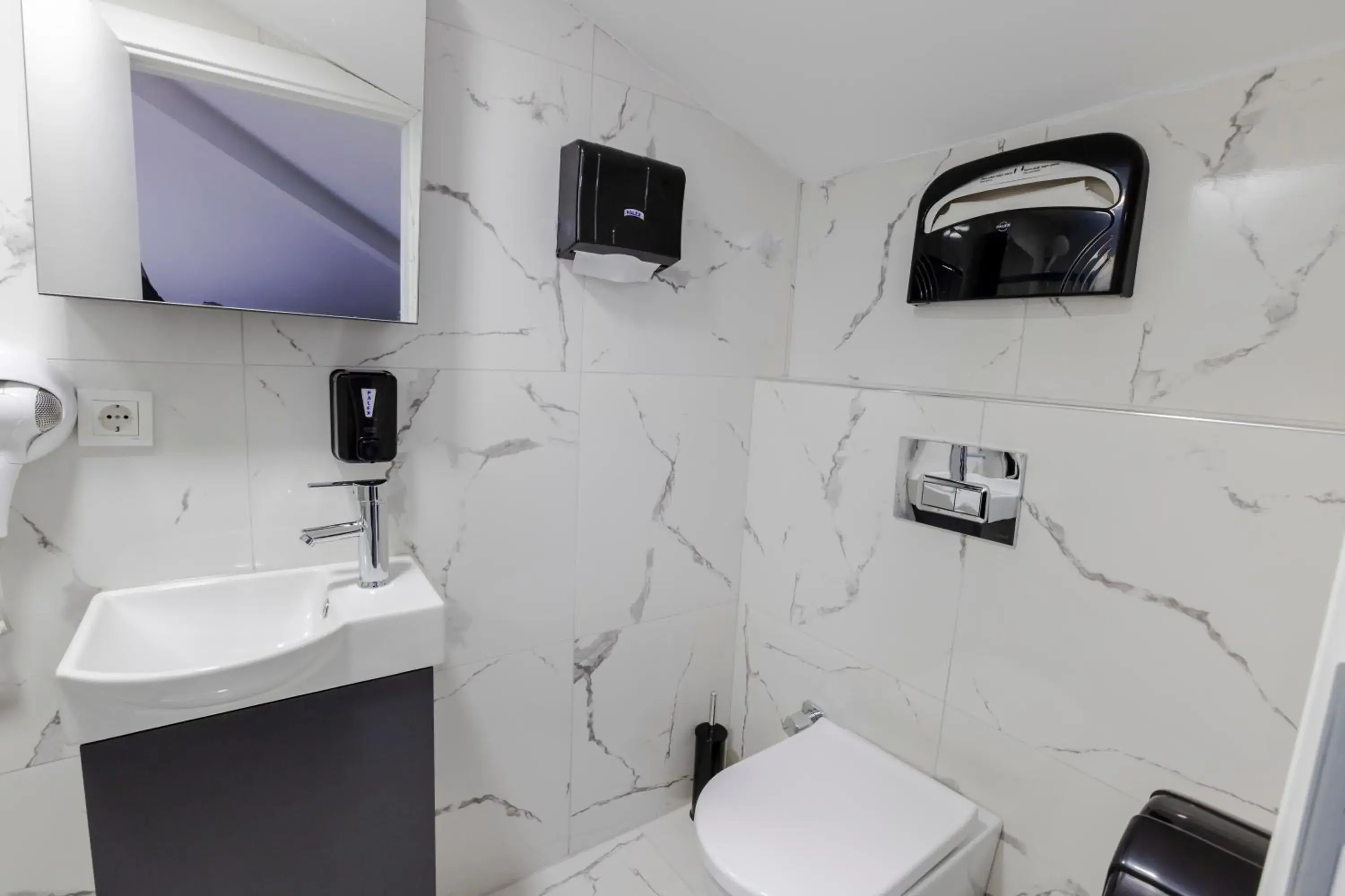 Twin Room in ACAR AIRPORT +PLUS Twin Room in ACAR AIRPORT +PLUS