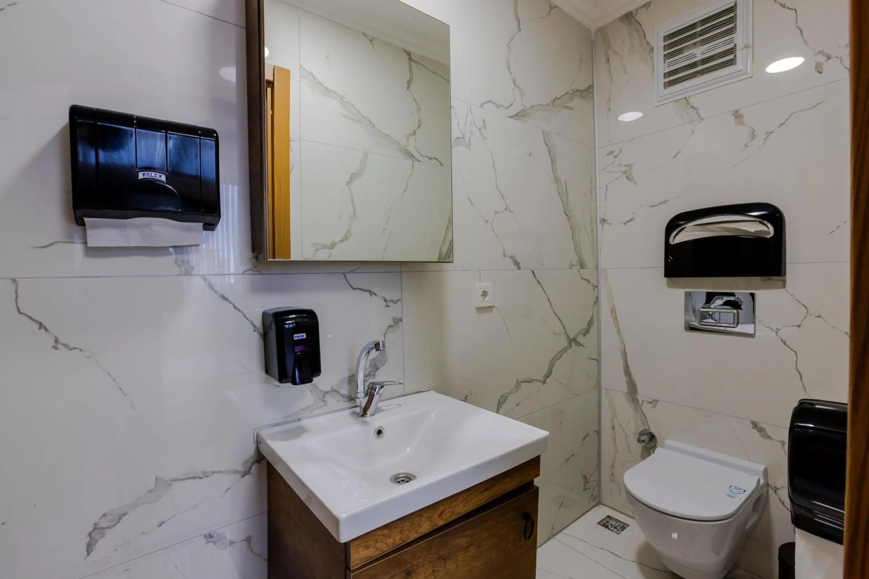 Toilet in ACAR AIRPORT +PLUS