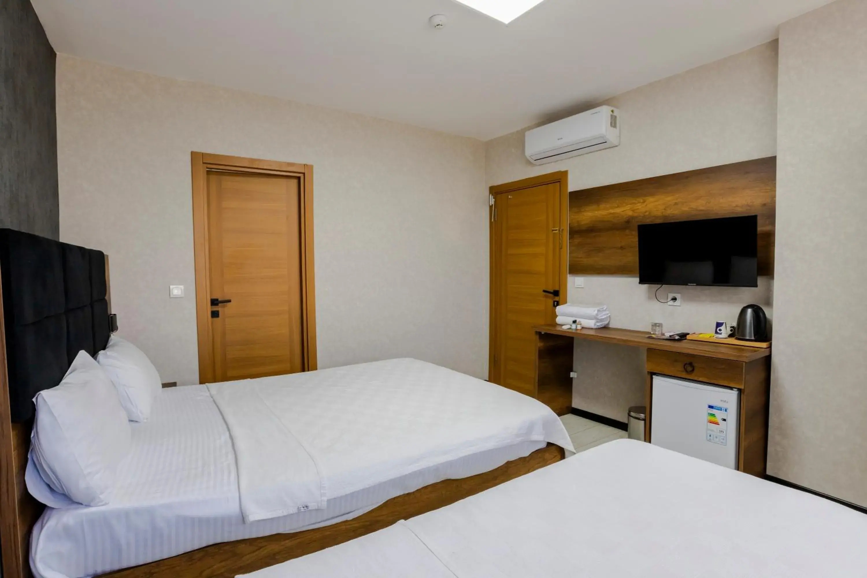 Triple Room in ACAR AIRPORT +PLUS Triple Room in ACAR AIRPORT +PLUS