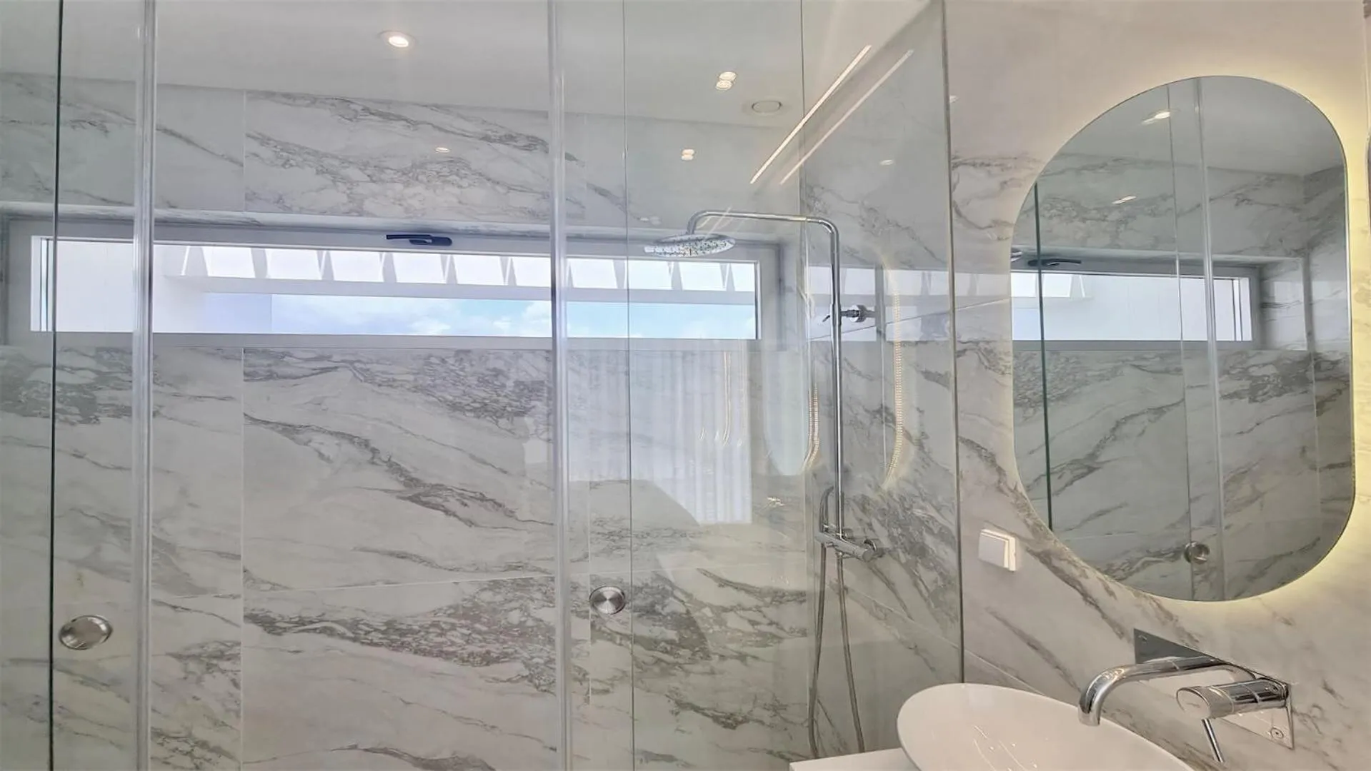 Bathroom in Lake24 CD256- CleverDetails, 3 bedroom apartment, sleeps 6, near to Falesia Beach and the Marina