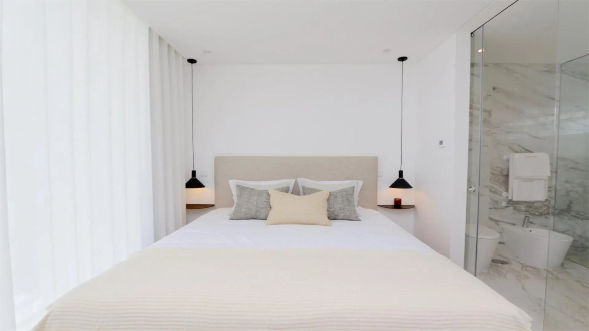 Bedroom, Bed in Lake24 CD256- CleverDetails, 3 bedroom apartment, sleeps 6, near to Falesia Beach and the Marina