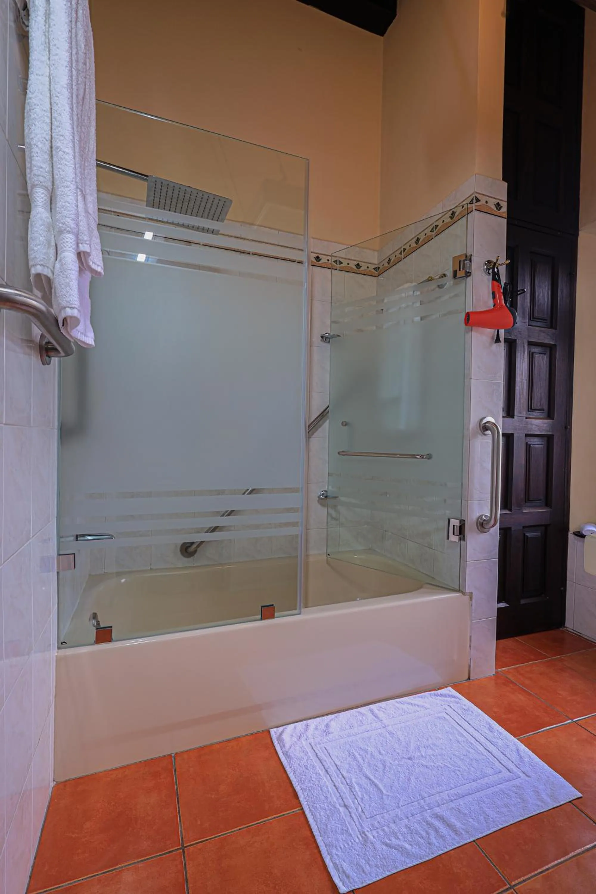 Shower in Hotel Casa Bansley