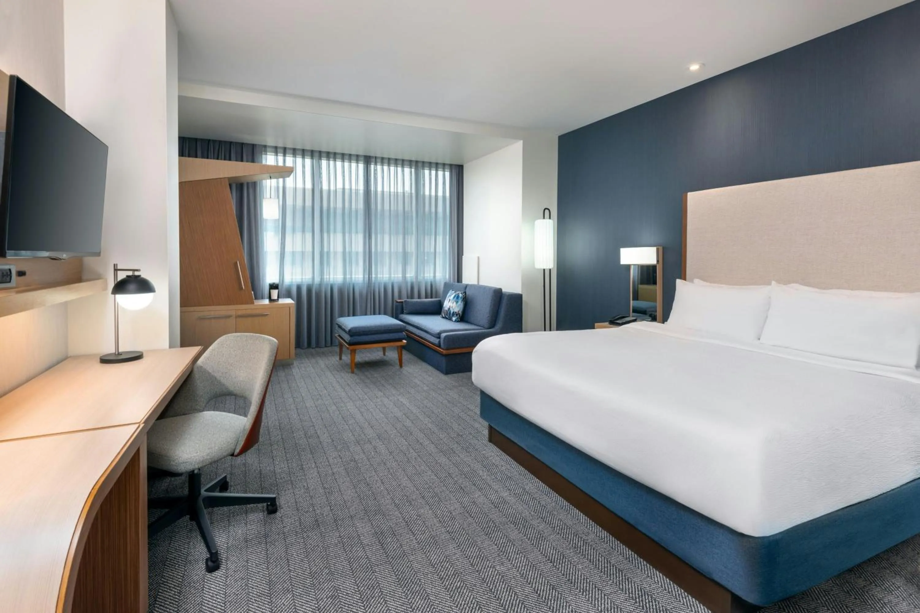 Photo of the whole room, Bed in Courtyard by Marriott Buffalo Downtown/Canalside