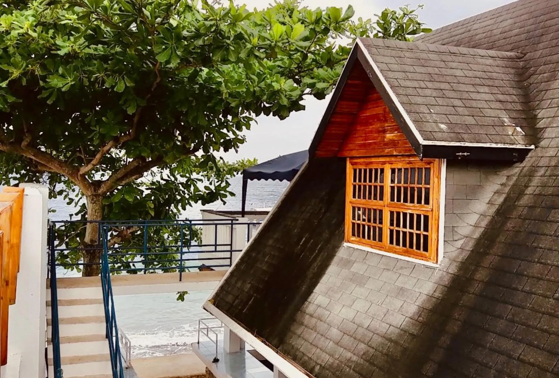 Property building in Moana Beach House