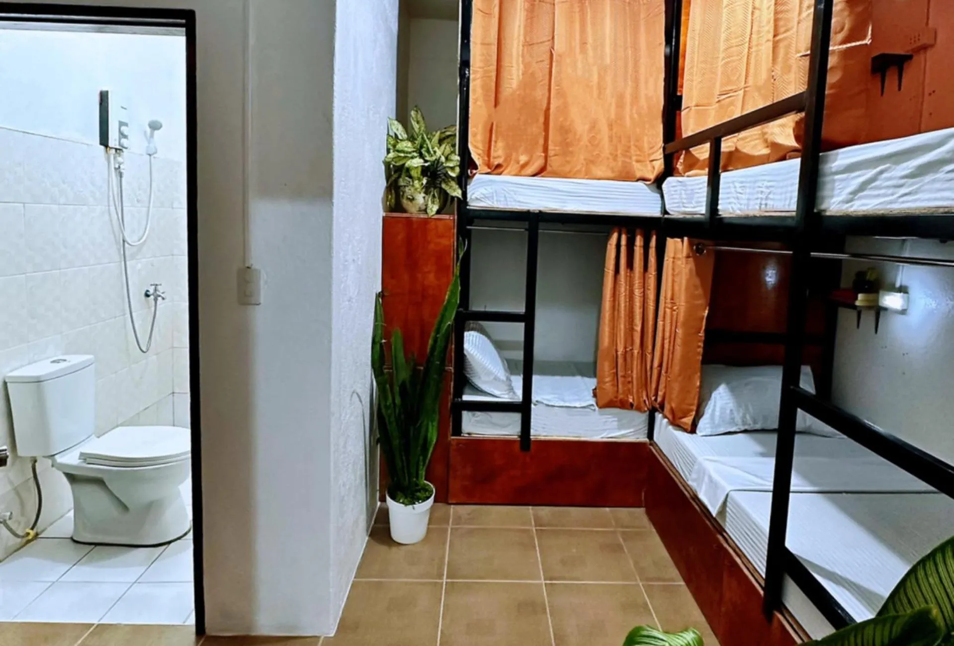 Toilet, Bed in Moana Beach House