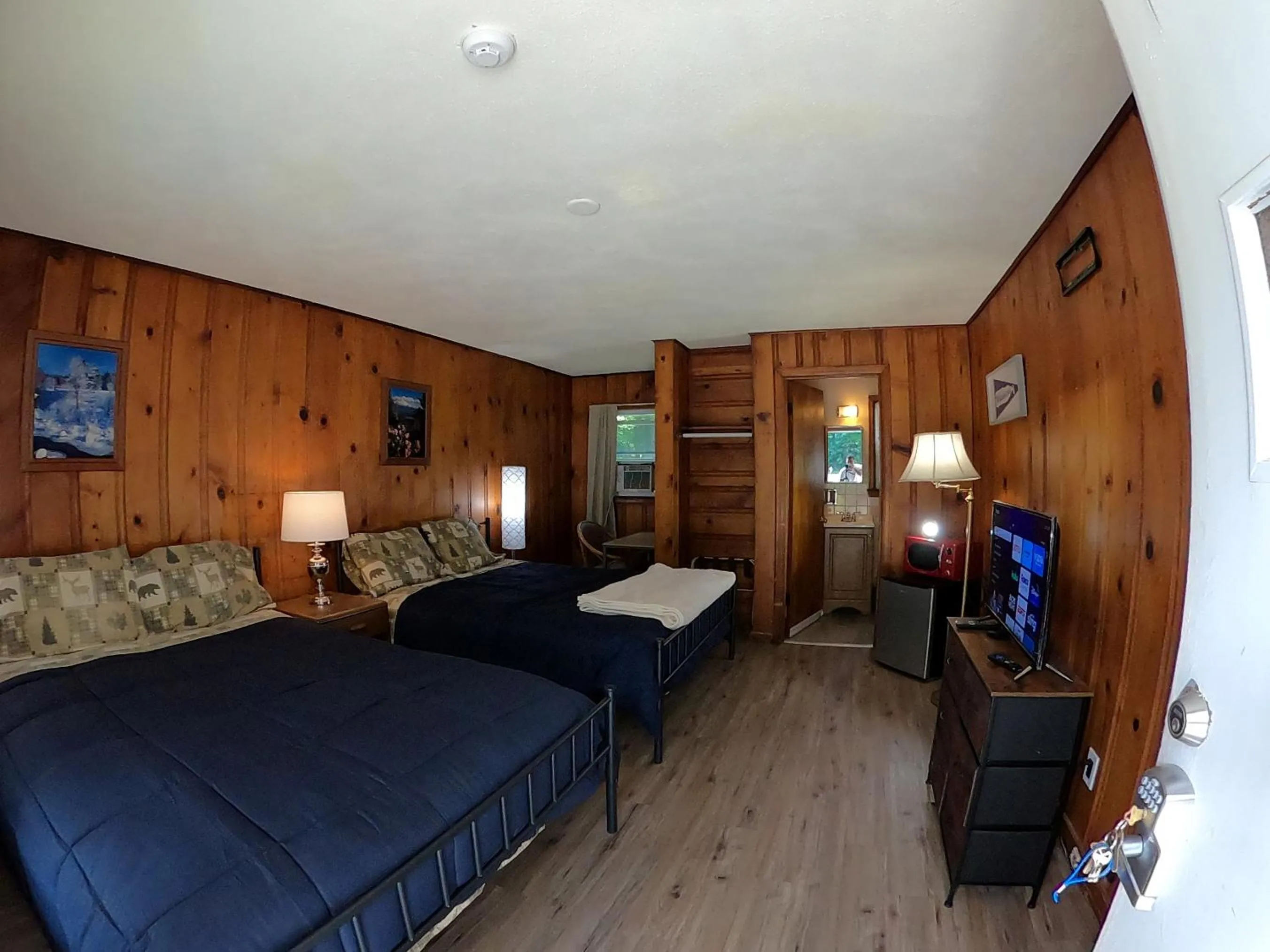 Photo of the whole room, Bed in Heart of the Berkshires Motel