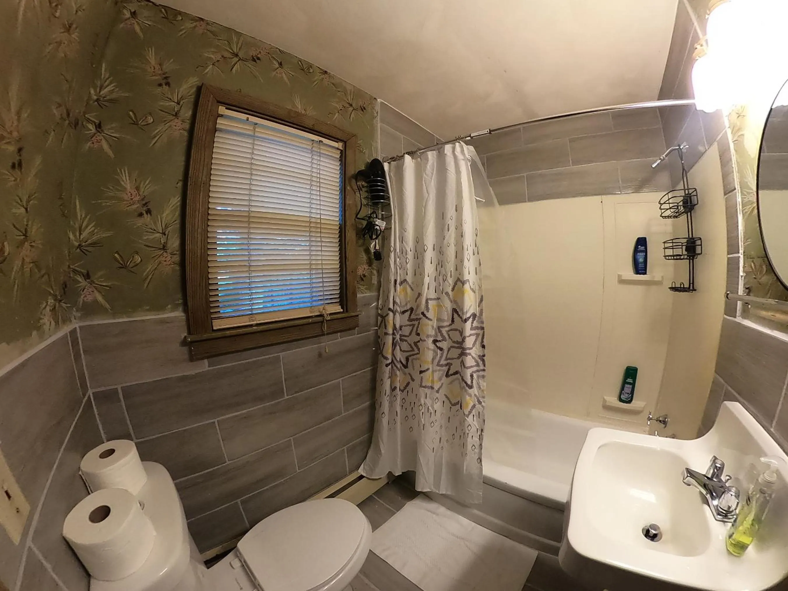 Shower in Heart of the Berkshires Motel