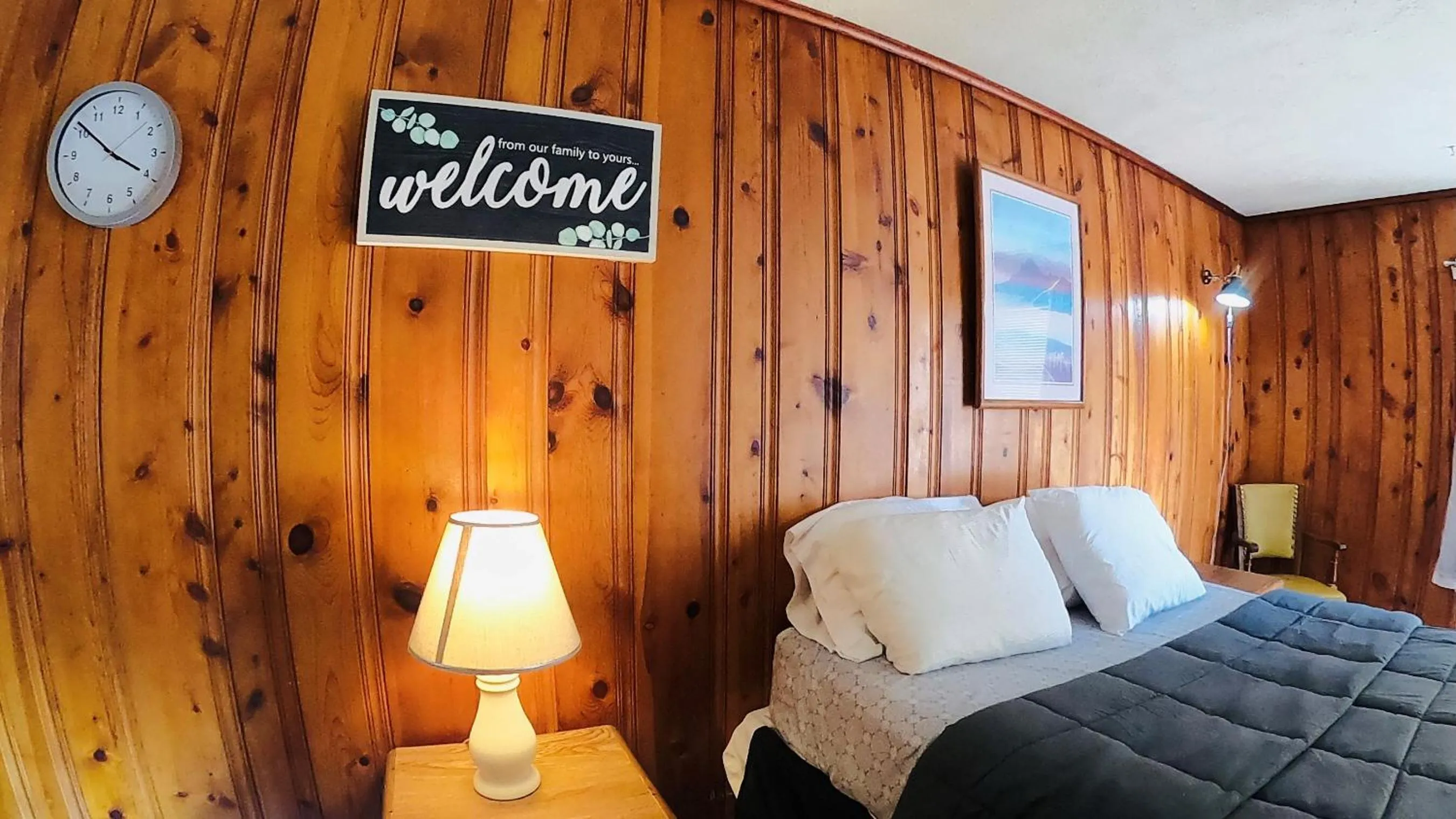 Bedroom, Bed in Heart of the Berkshires Motel