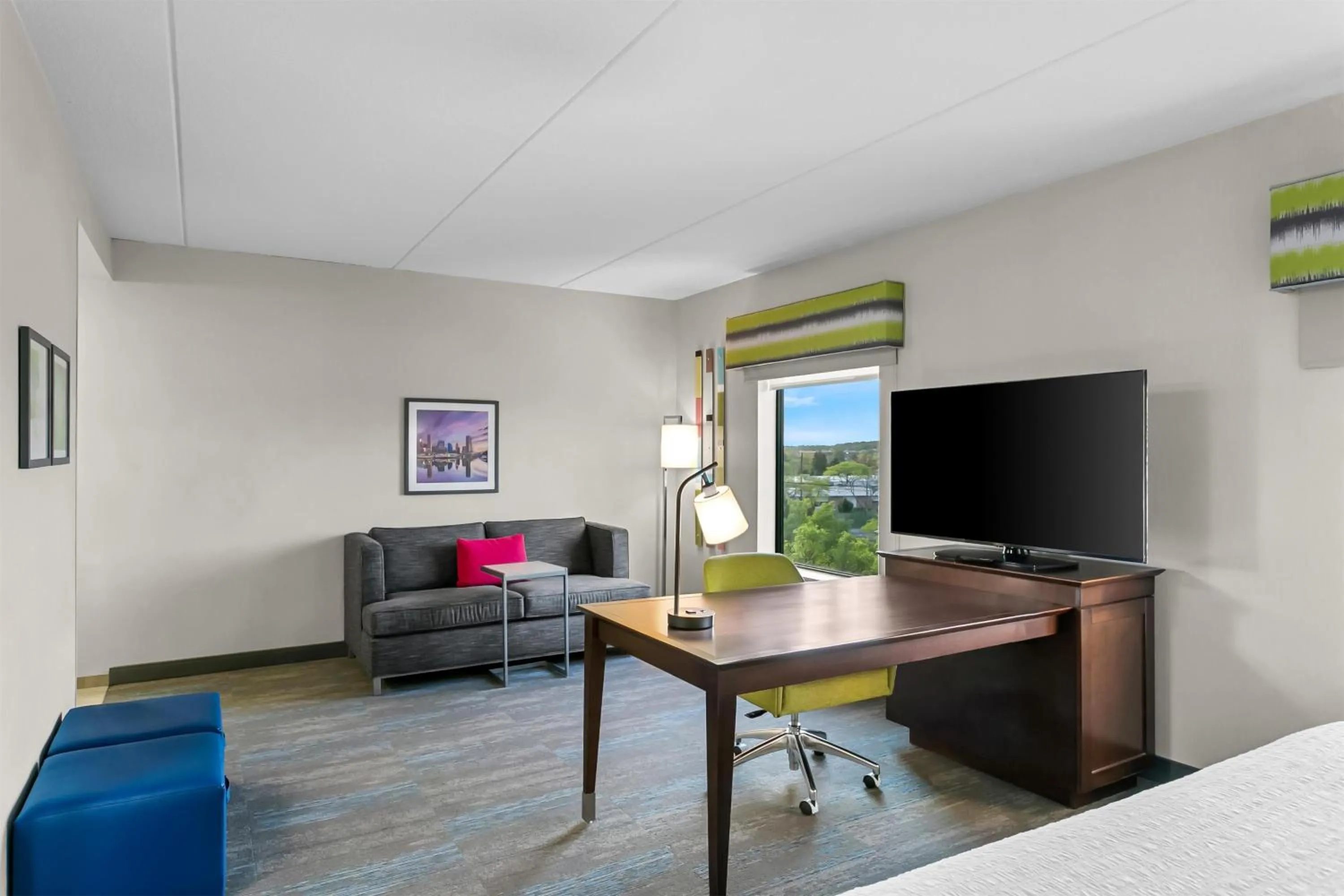 Bedroom, Bed in Hampton Inn & Suites Baltimore/Woodlawn