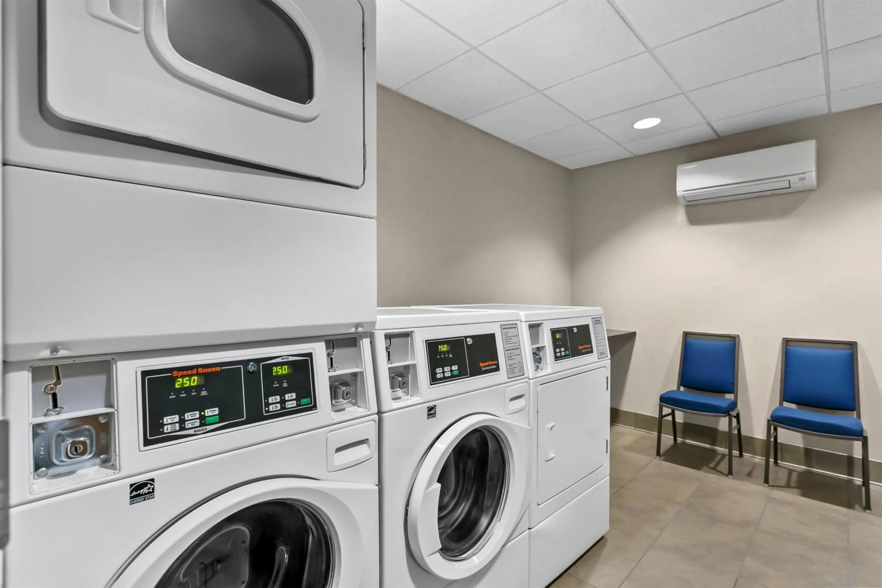 laundry in Hampton Inn & Suites Baltimore/Woodlawn
