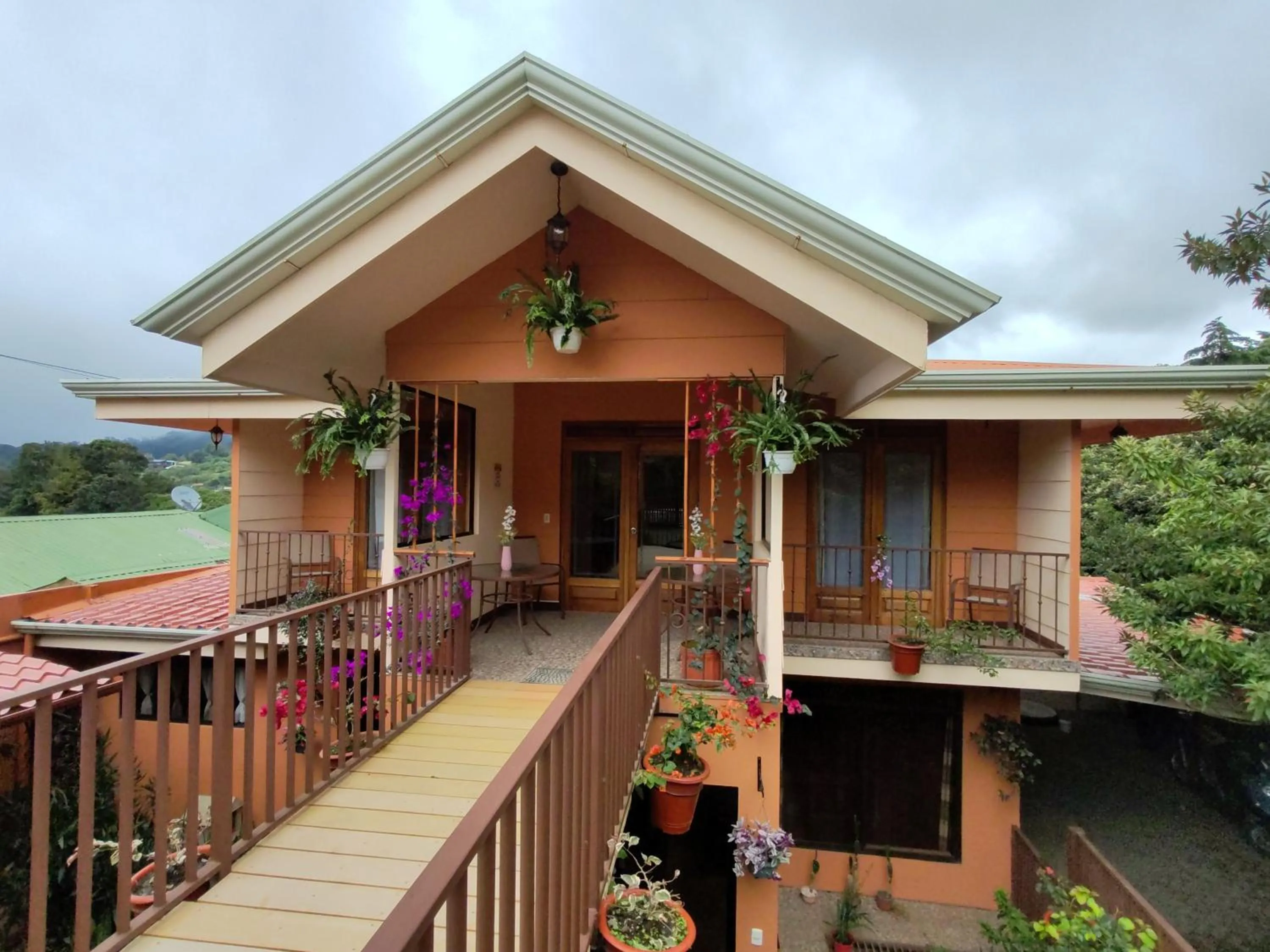 Property building in Mi Casa Su Casa Monteverde