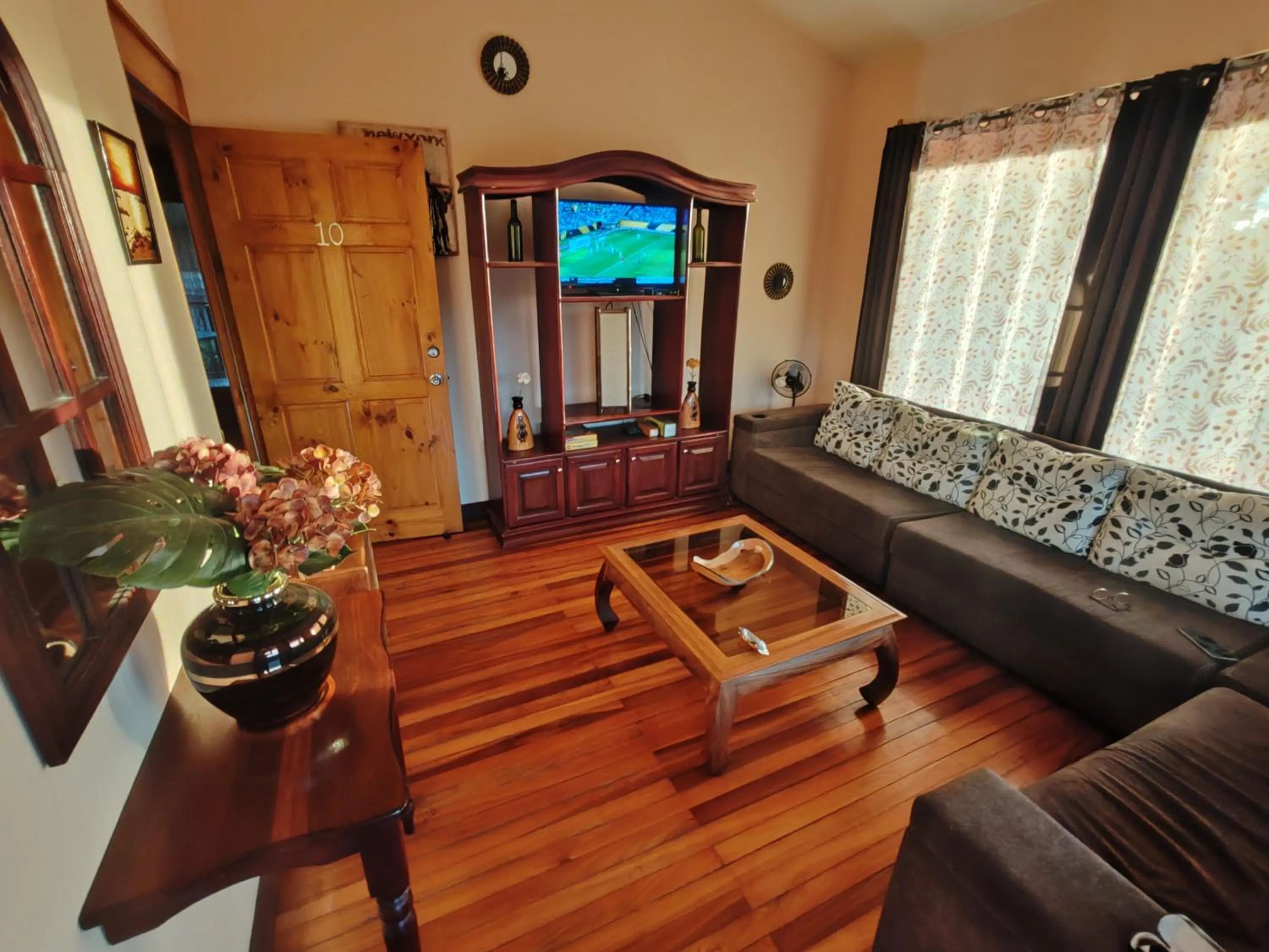 Communal lounge/ TV room in Mi Casa Su Casa Monteverde