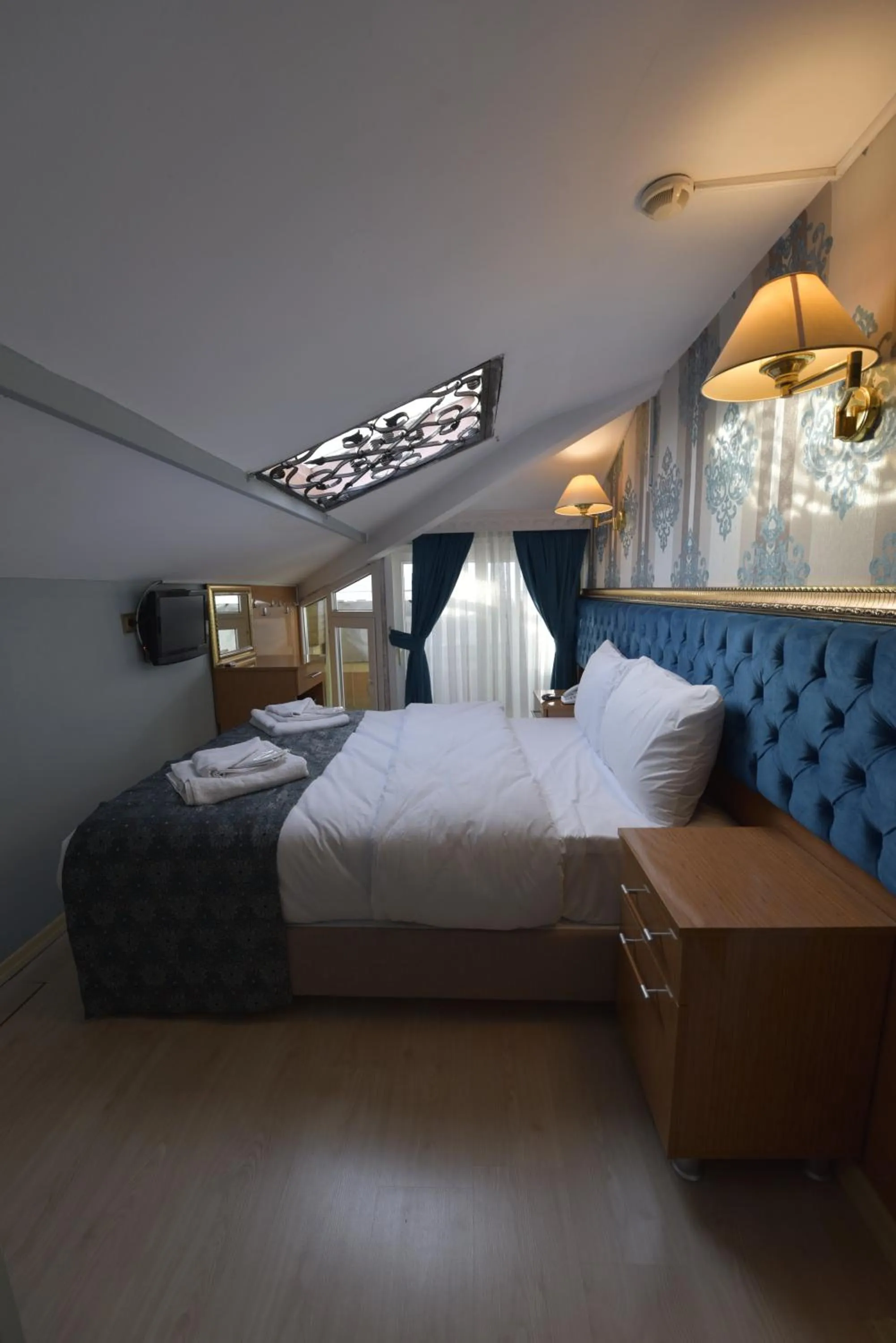 Photo of the whole room, Bed in GOLDEN PALACE SEA ViEW