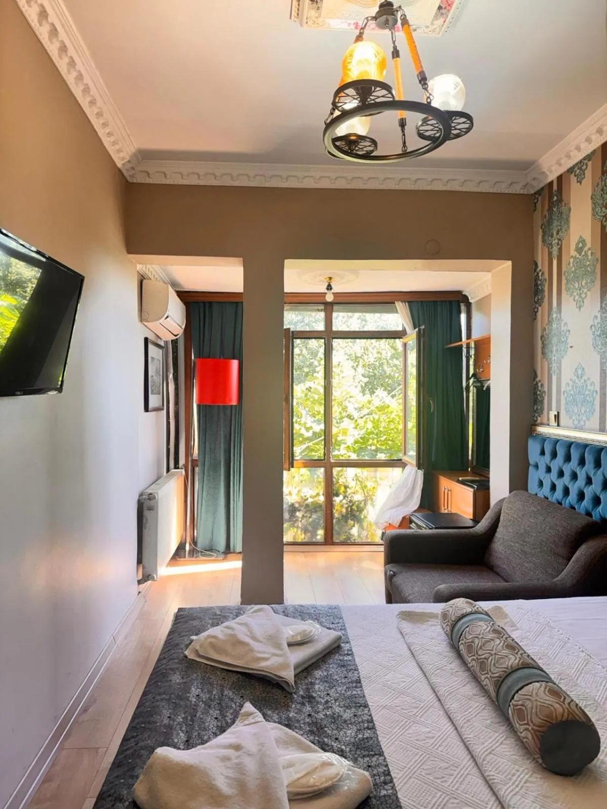 Photo of the whole room, Bed in GOLDEN PALACE SEA ViEW