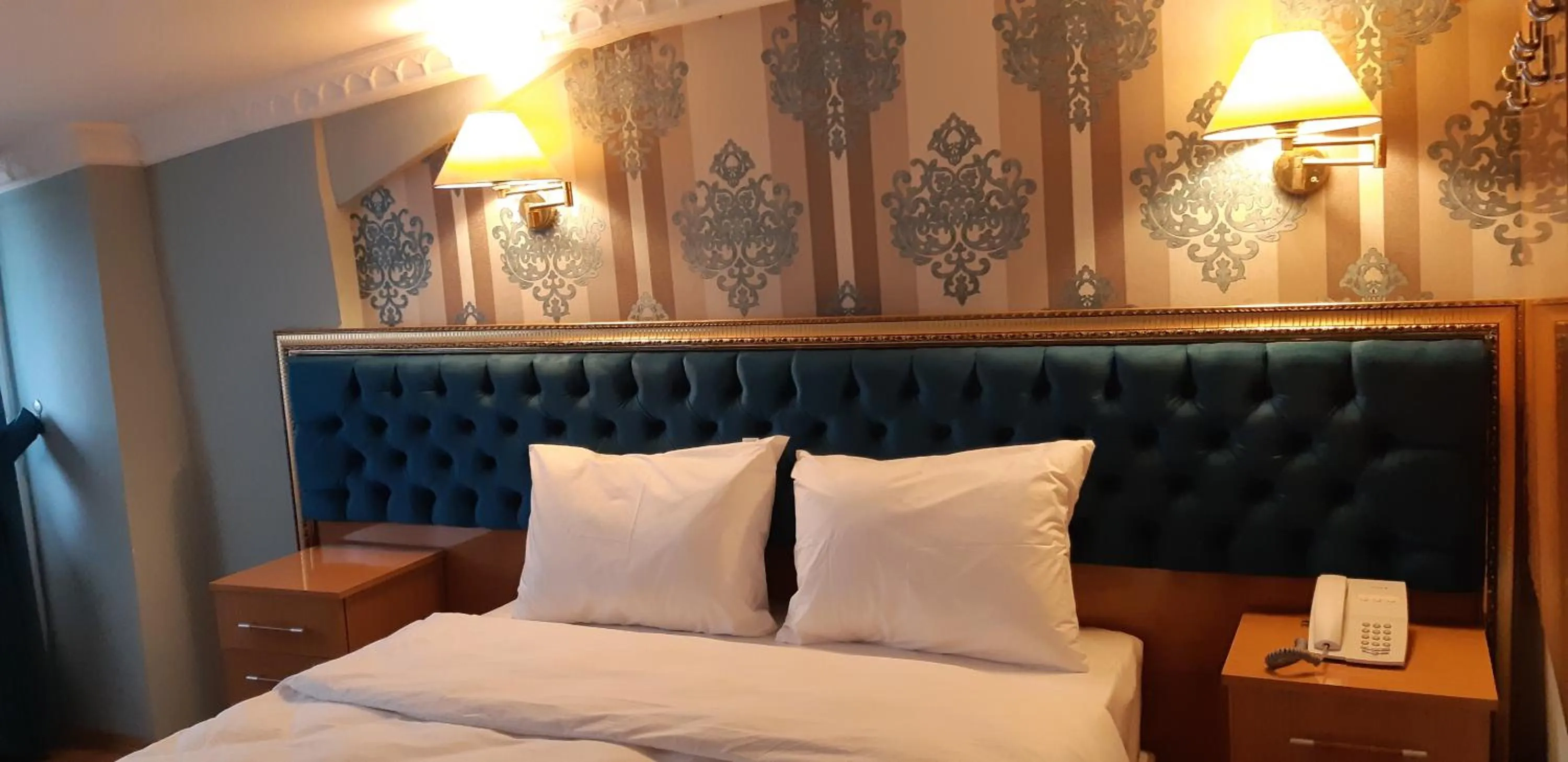 Living room, Bed in GOLDEN PALACE SEA ViEW