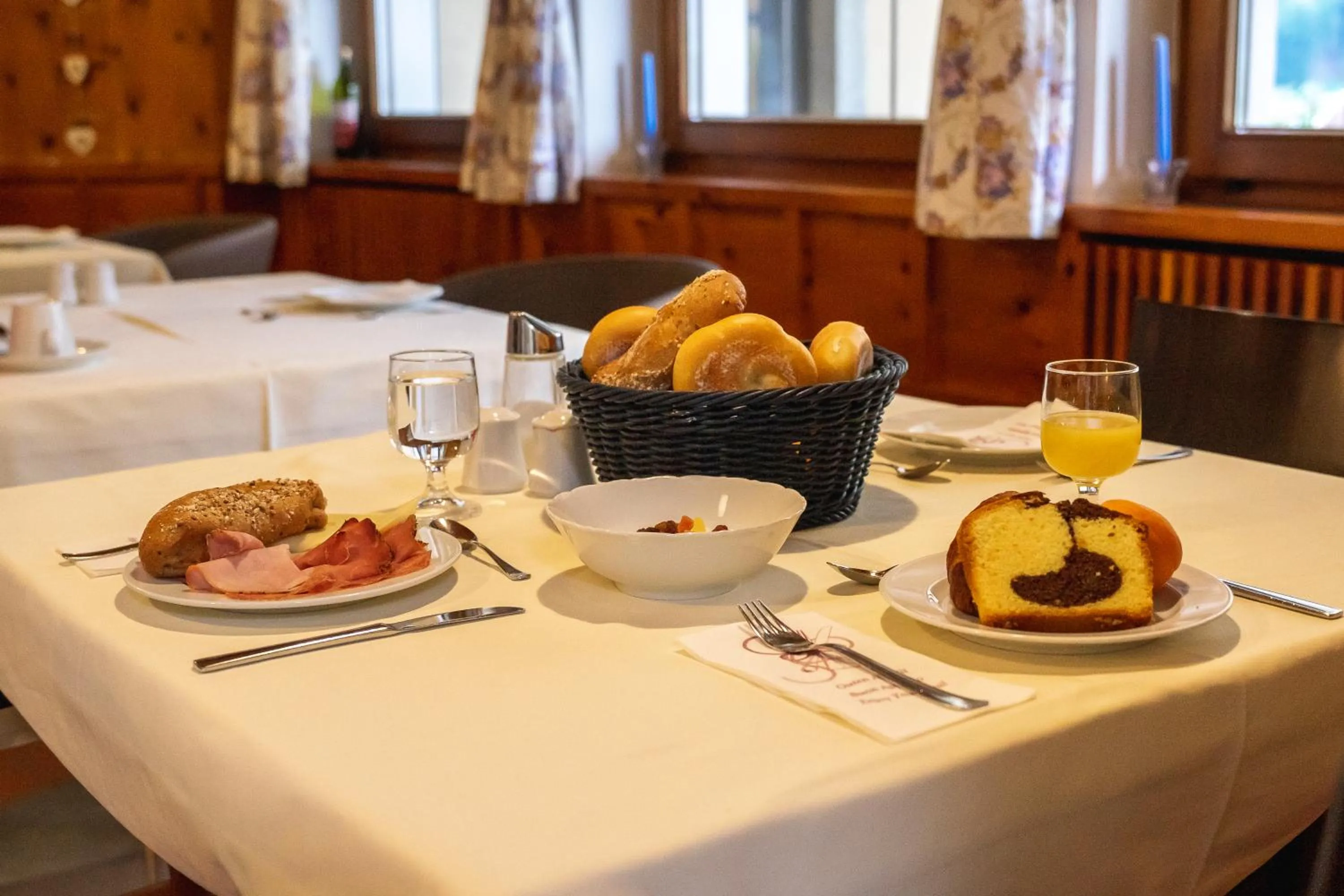 Food and drinks in Aparthotel Zum Schlössl