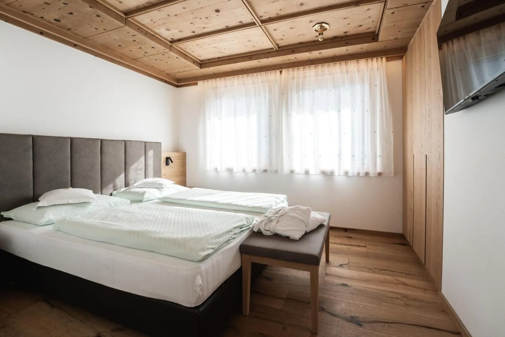 Bed in Aparthotel Zum Schlössl