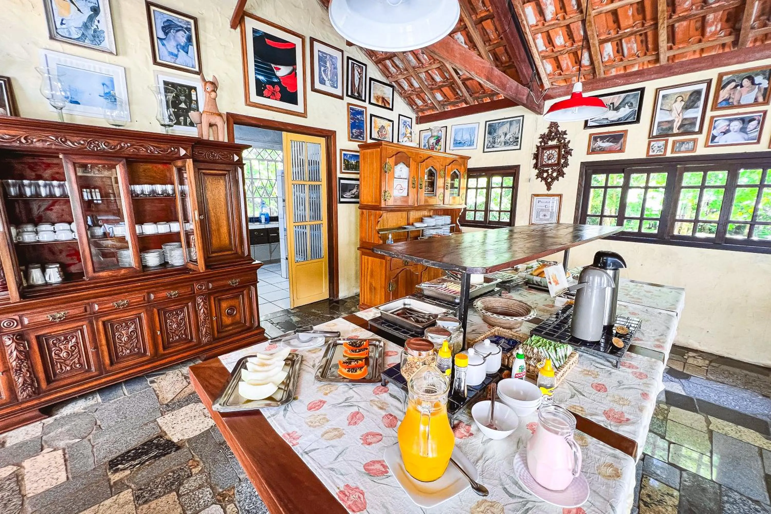 Food and drinks in VELINN Pousada Cesar