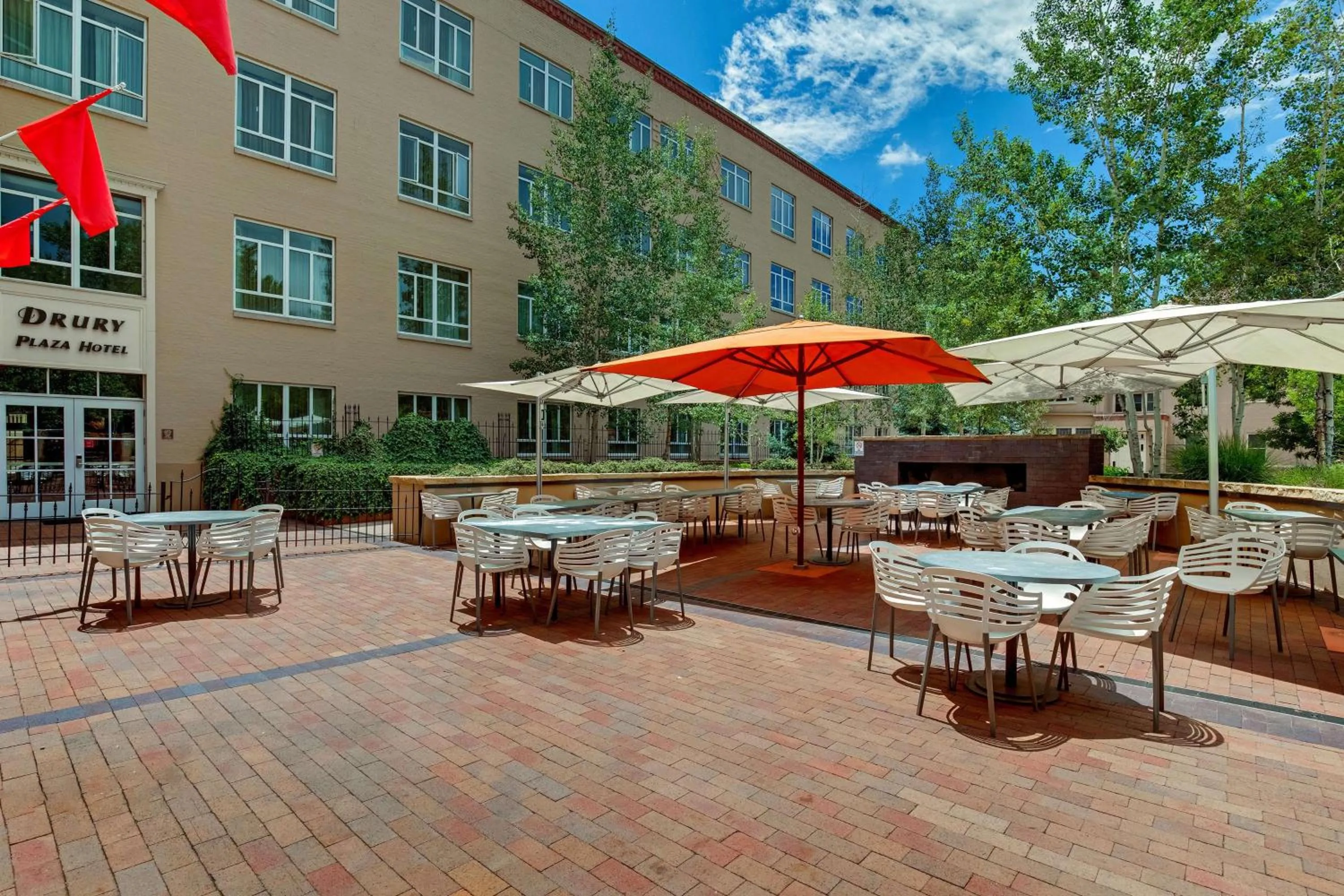 Lounge or bar in Drury Plaza Hotel in Santa Fe