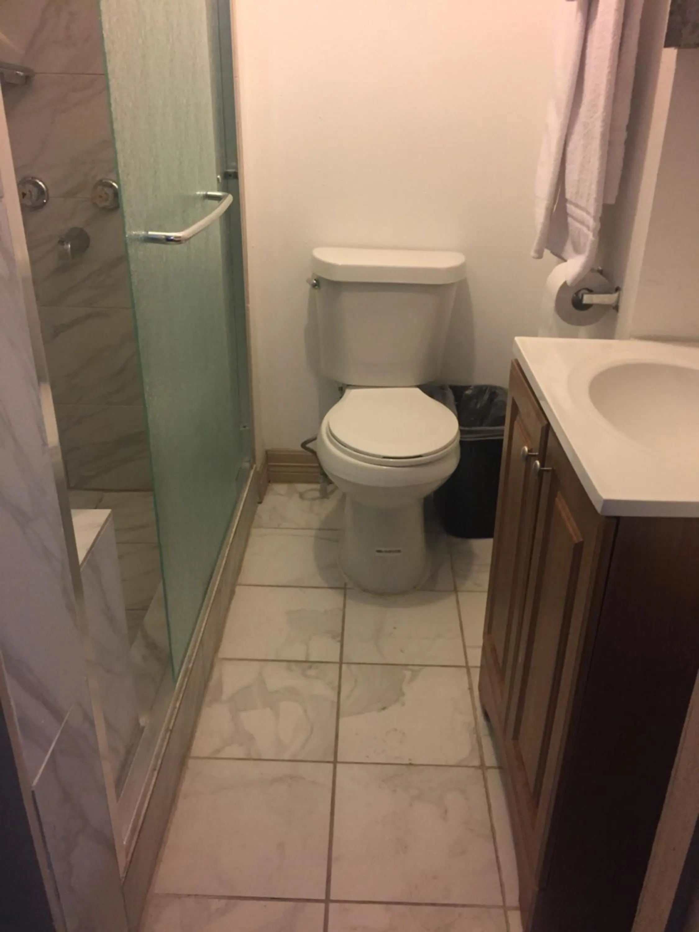 Bathroom in Surf Motel and Apartments