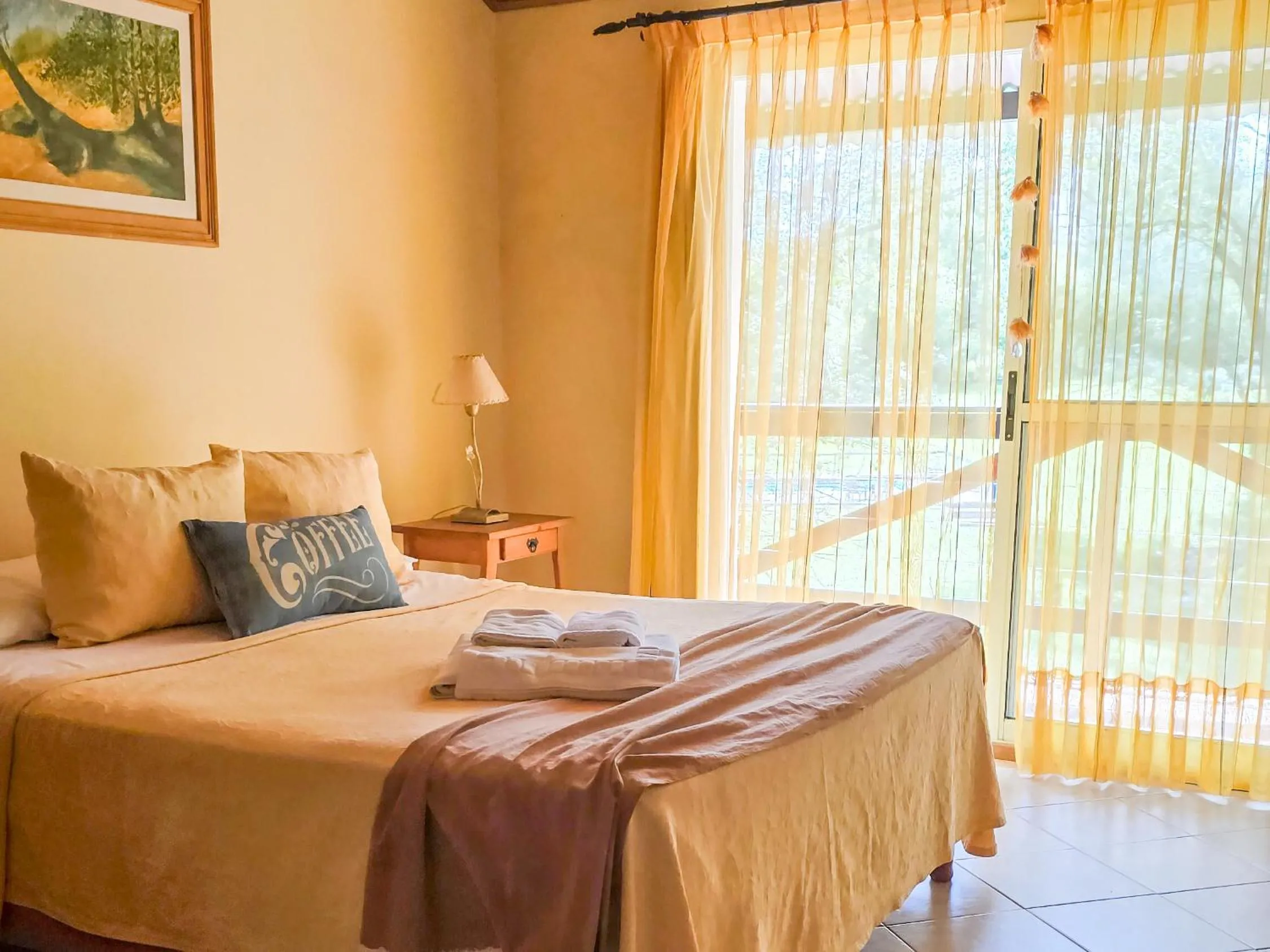 Photo of the whole room, Bed in Posada Quellen