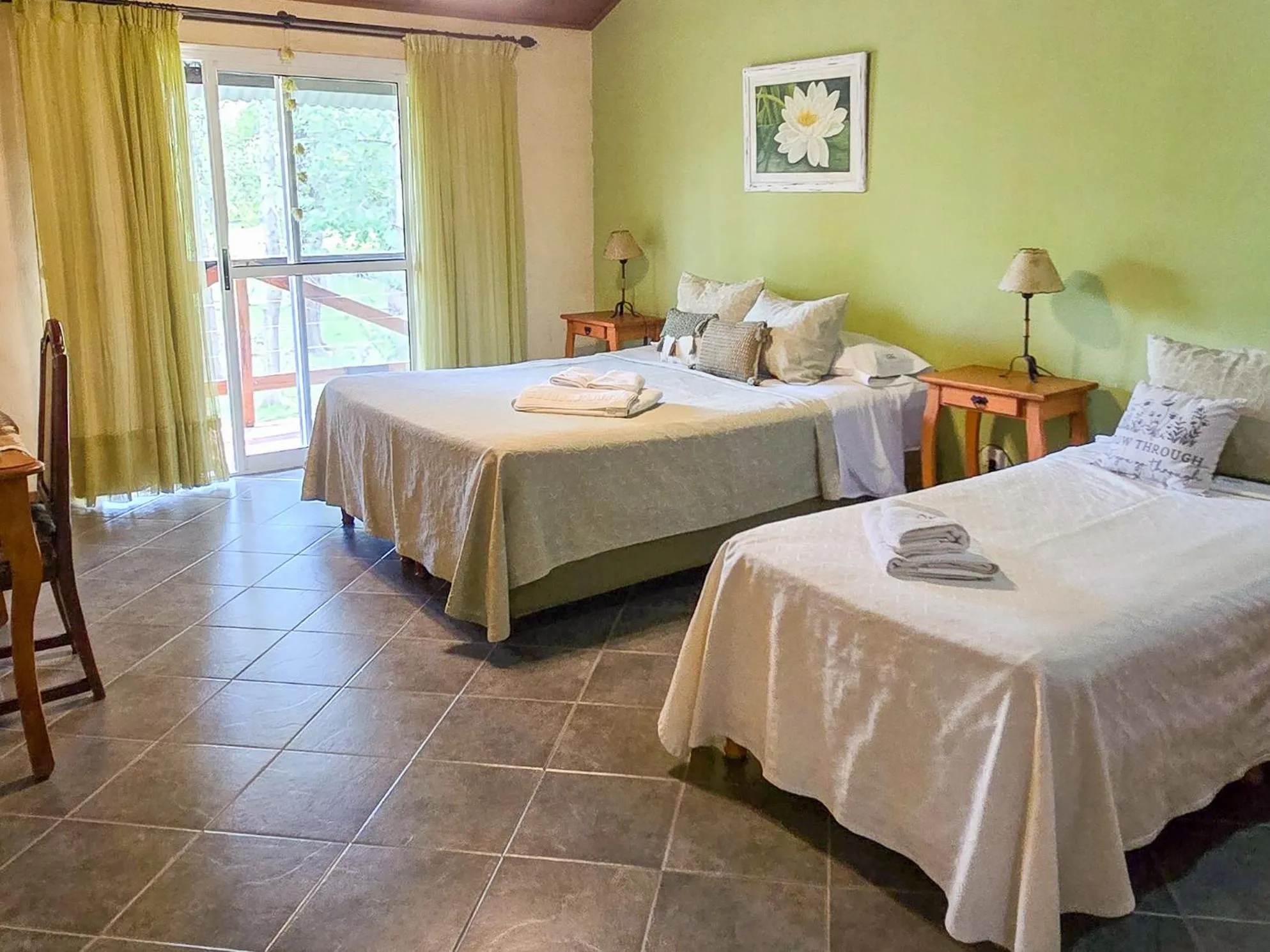 Photo of the whole room, Bed in Posada Quellen