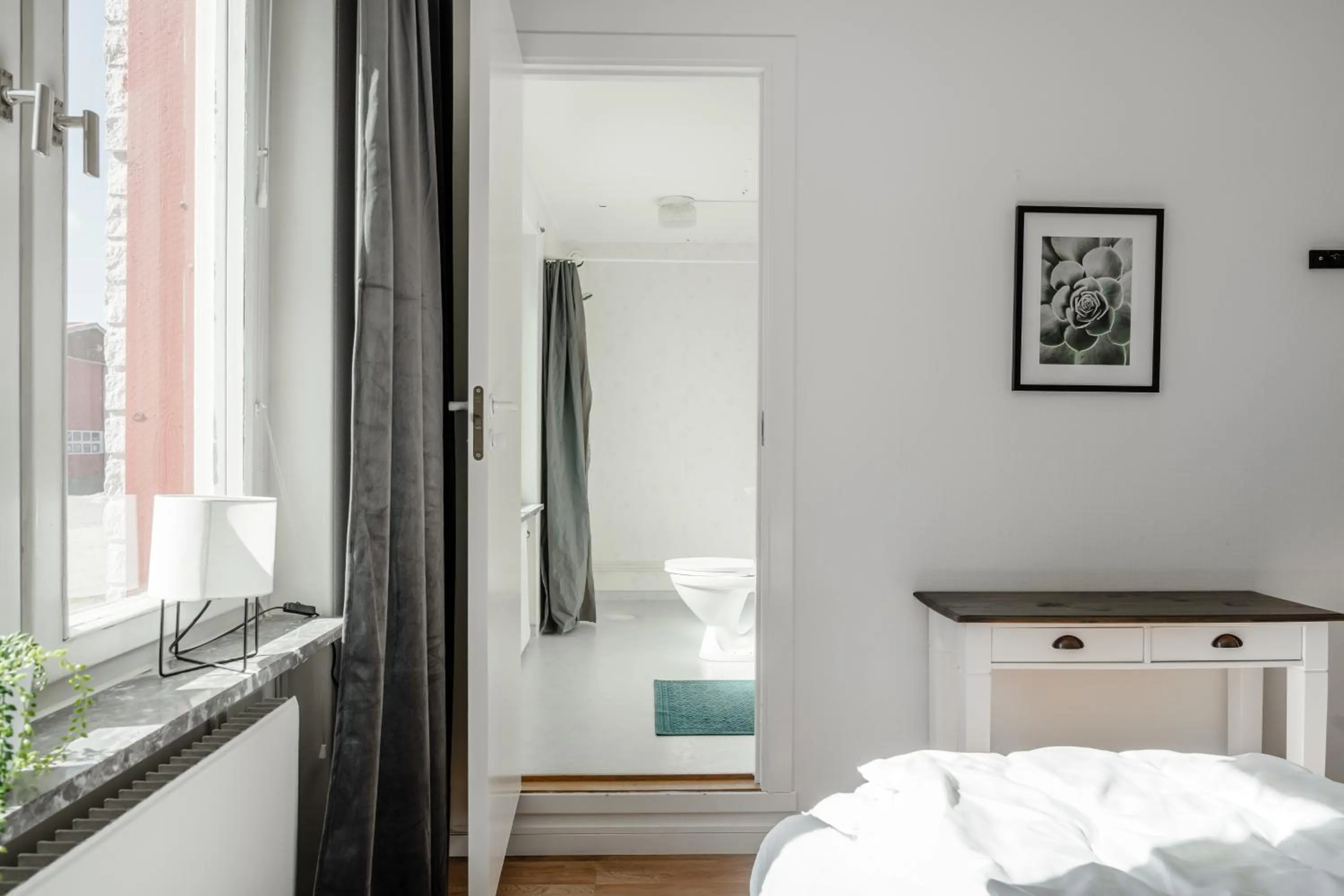 Bathroom, Bed in Saxvikens vandrarhem