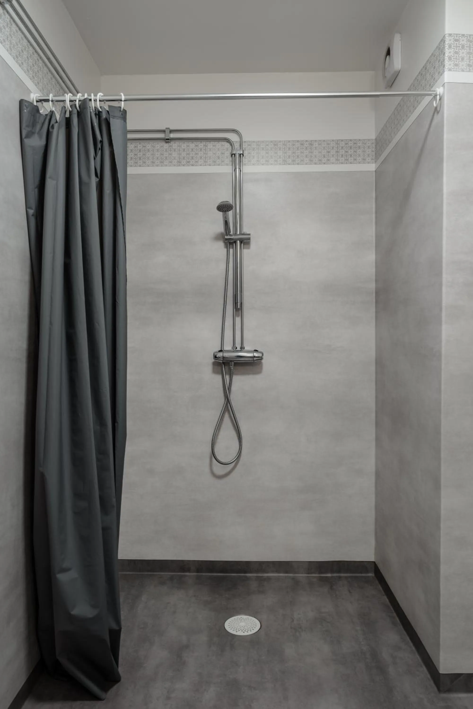 Shower in Saxvikens vandrarhem