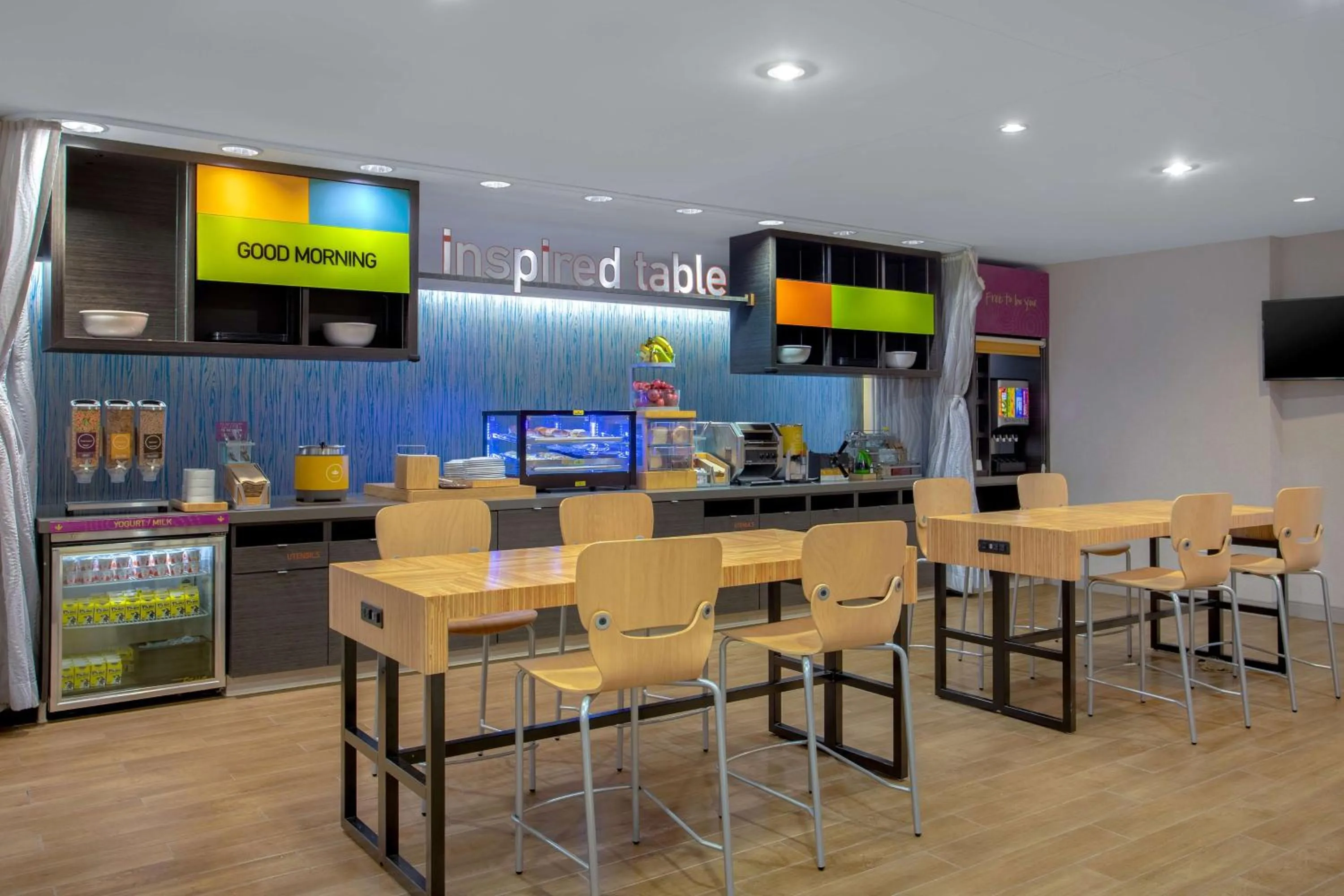 Breakfast in Home2 Suites By Hilton Omaha West