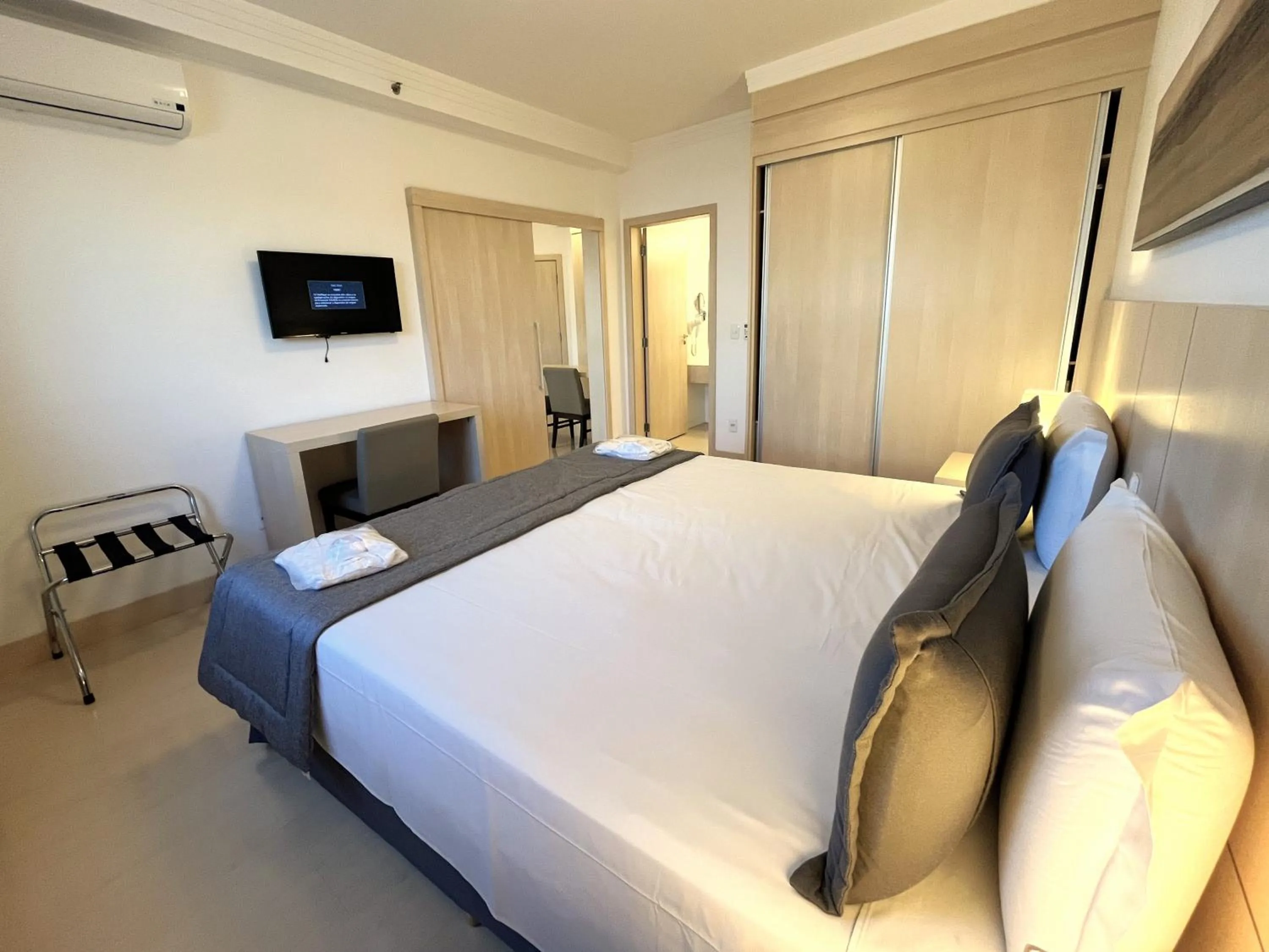 Bed in Hotel Mont Blanc Premium