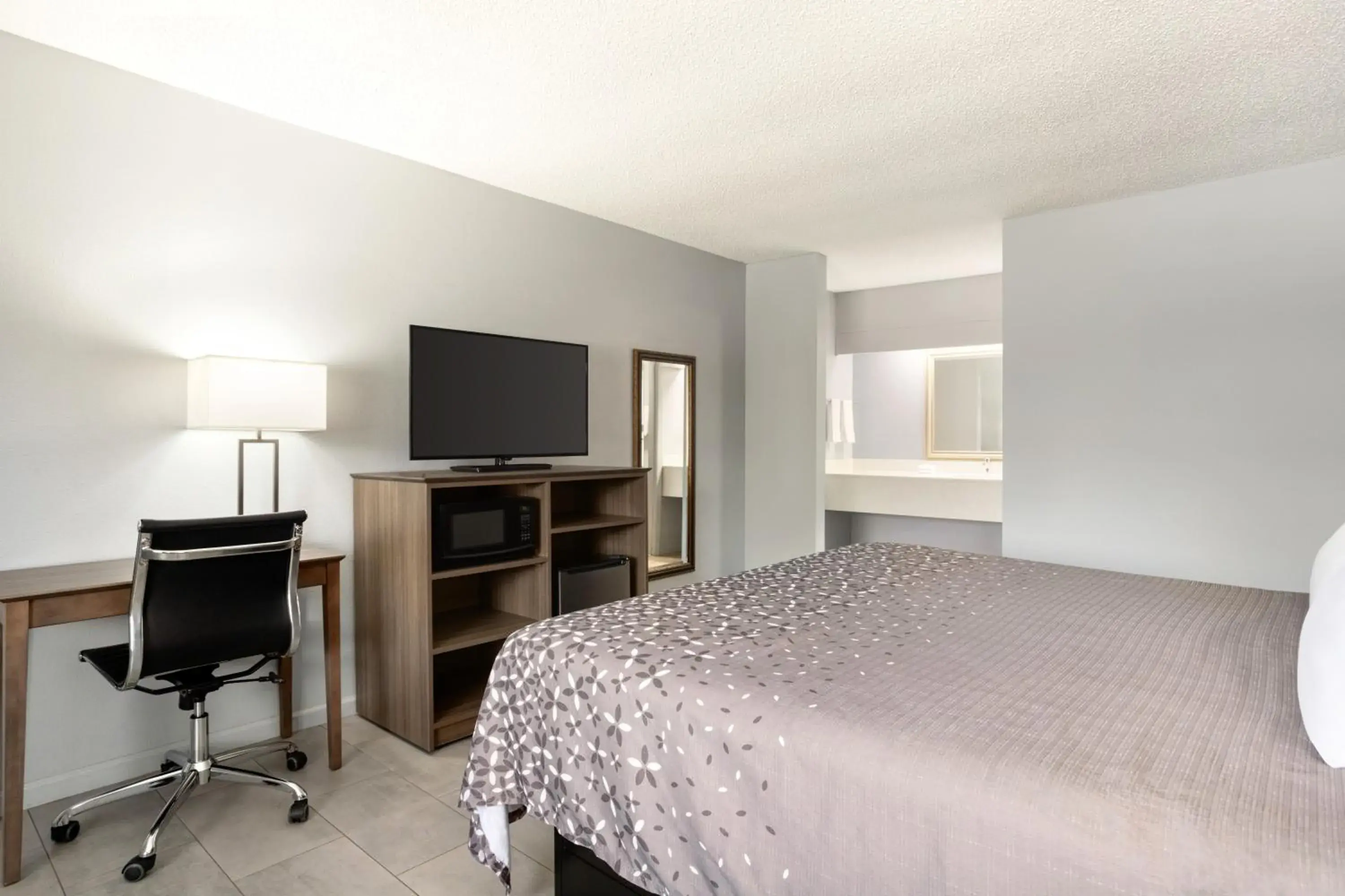 Standard Queen Room in Home Inn & Suites Standard Queen Room in Home Inn & Suites