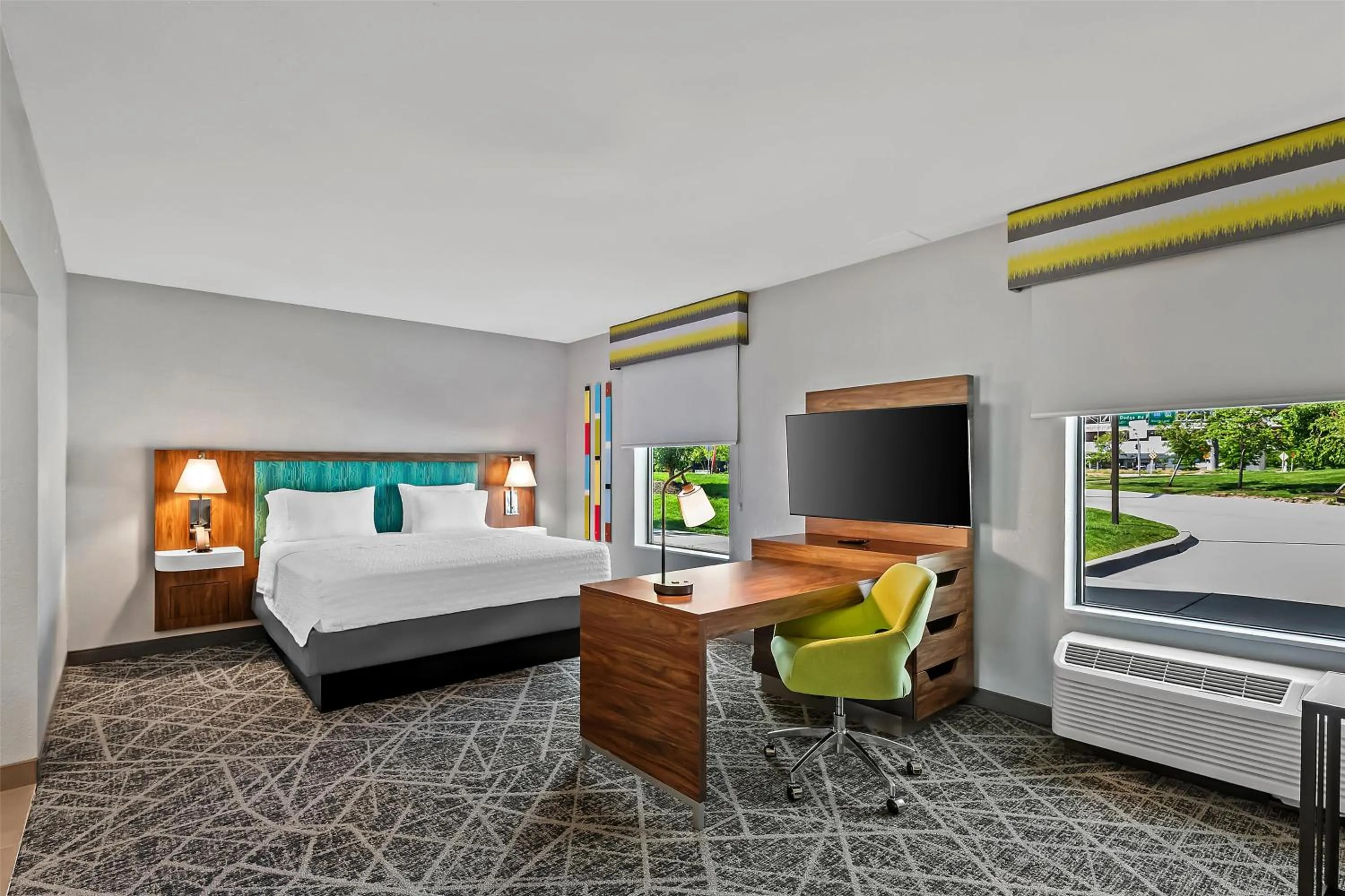 Bed in Hampton Inn Omaha/West Dodge Road, Old Mill