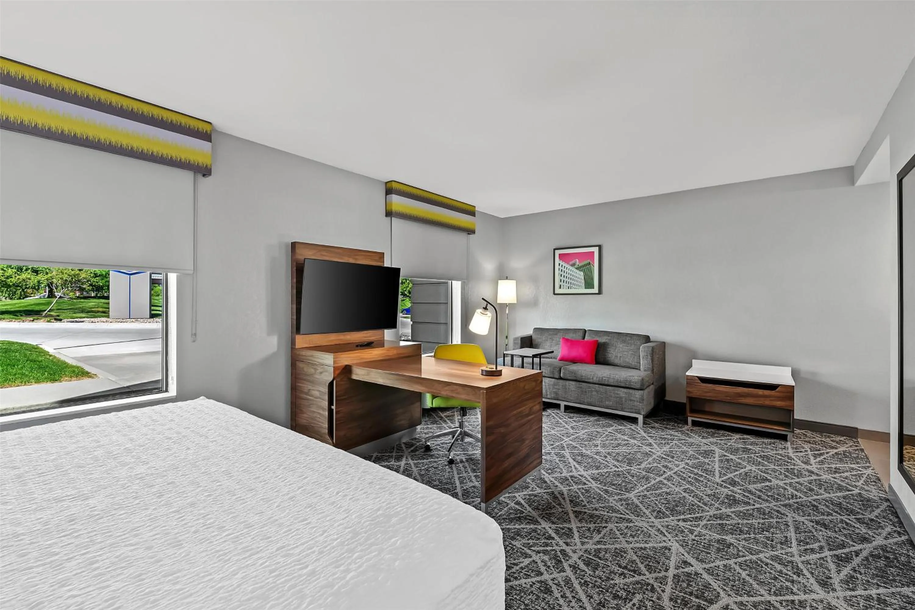 Bed in Hampton Inn Omaha/West Dodge Road, Old Mill