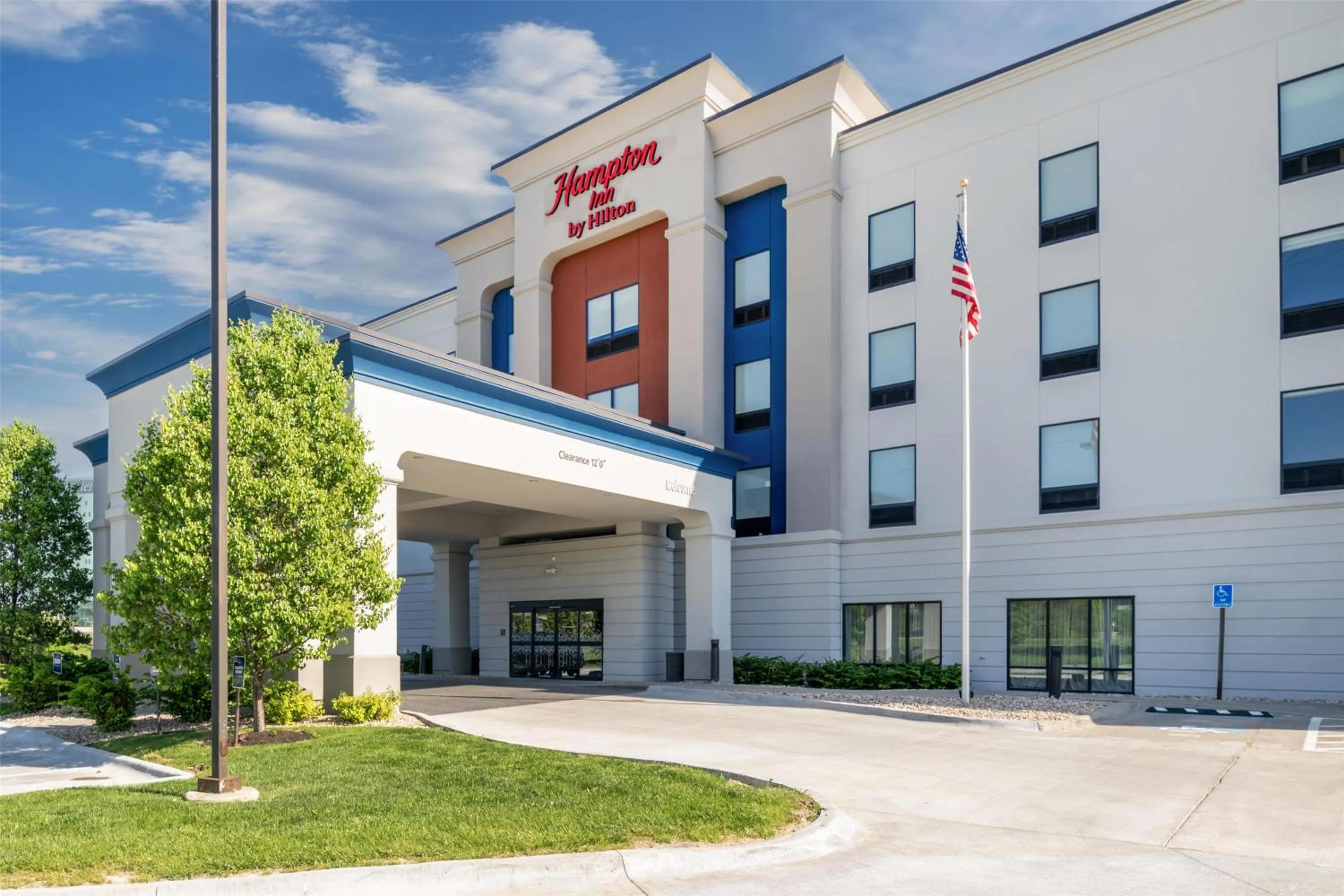 Property building in Hampton Inn Omaha/West Dodge Road, Old Mill