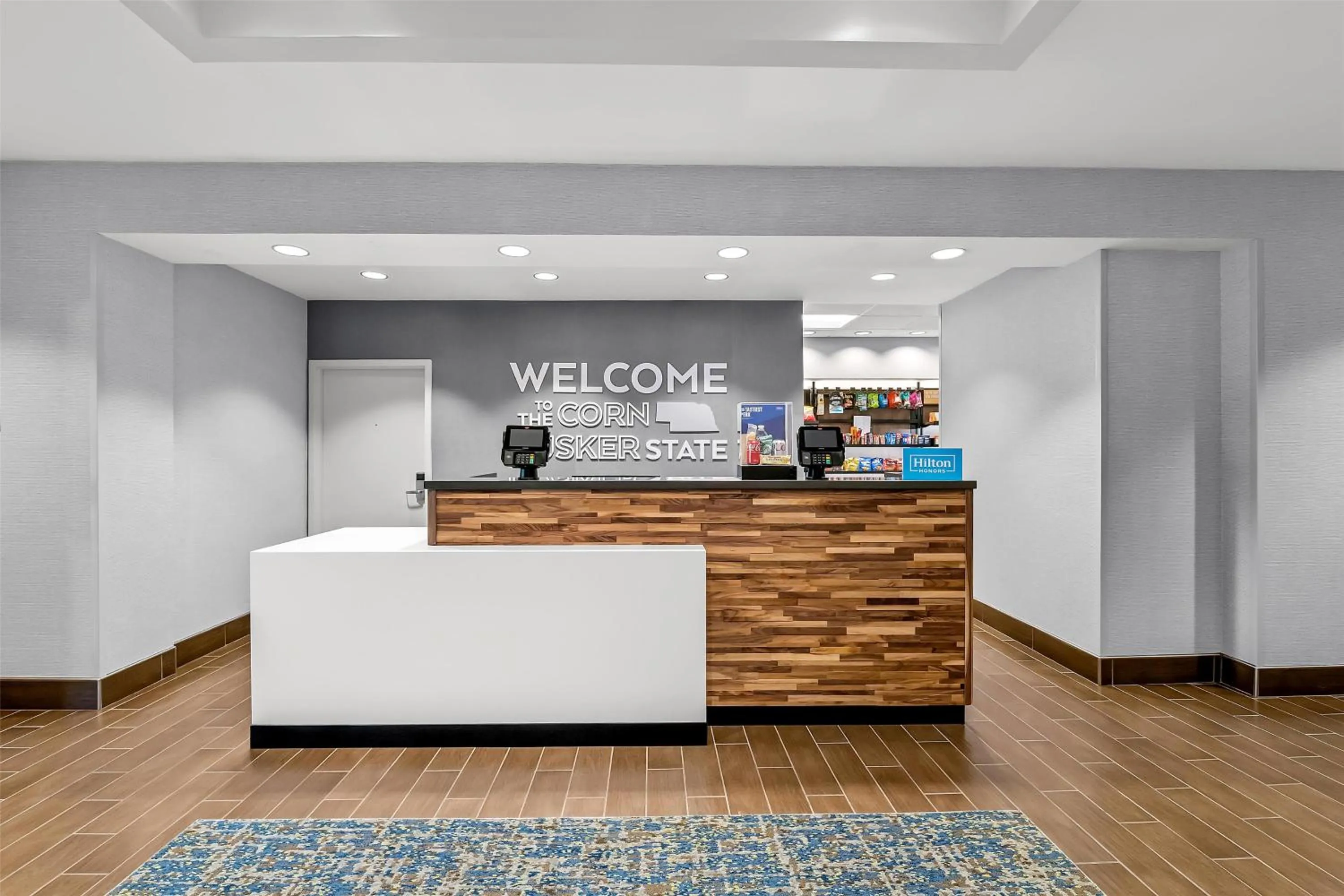 Lobby or reception in Hampton Inn Omaha/West Dodge Road, Old Mill