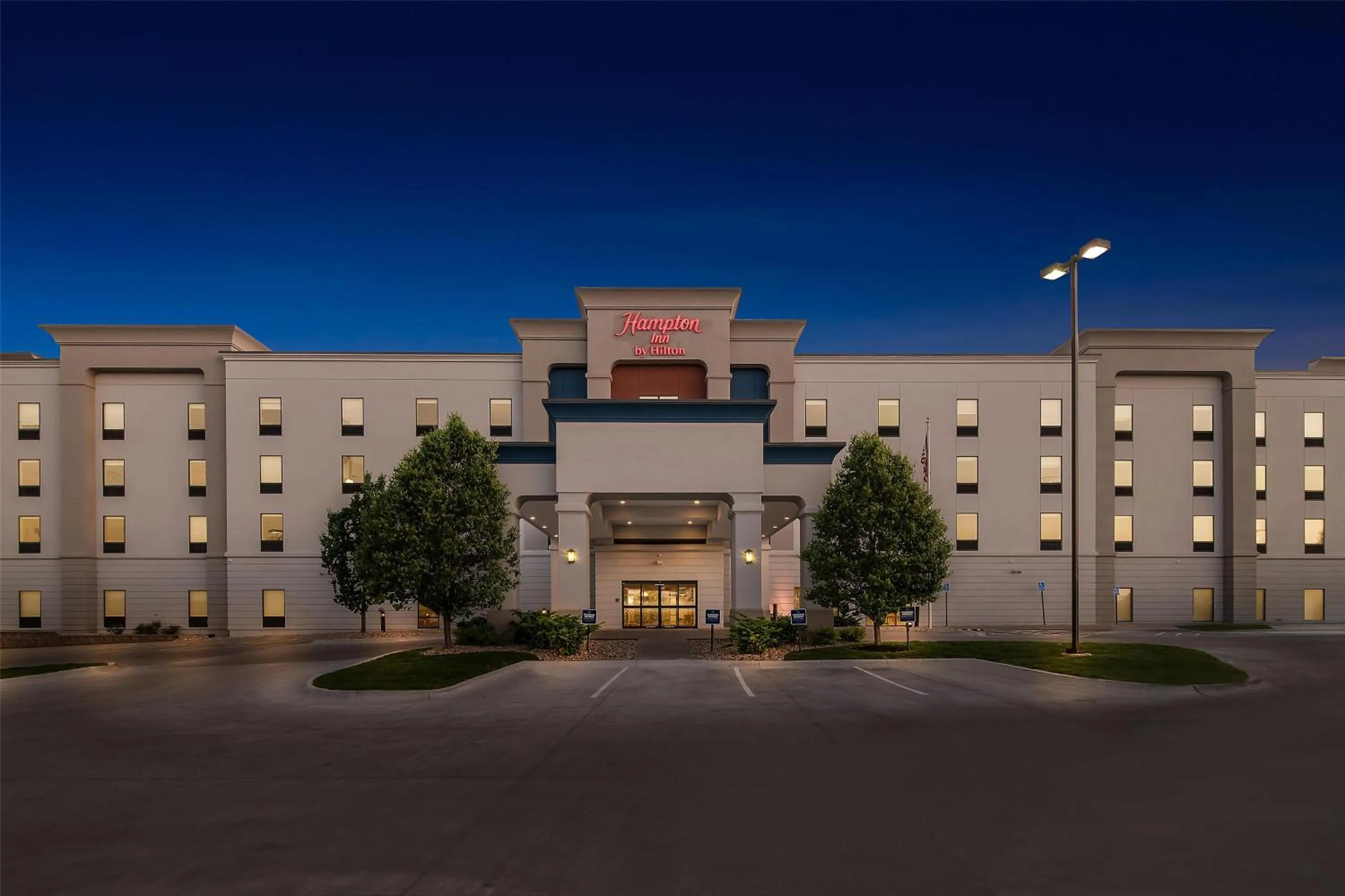 Property building in Hampton Inn Omaha/West Dodge Road, Old Mill