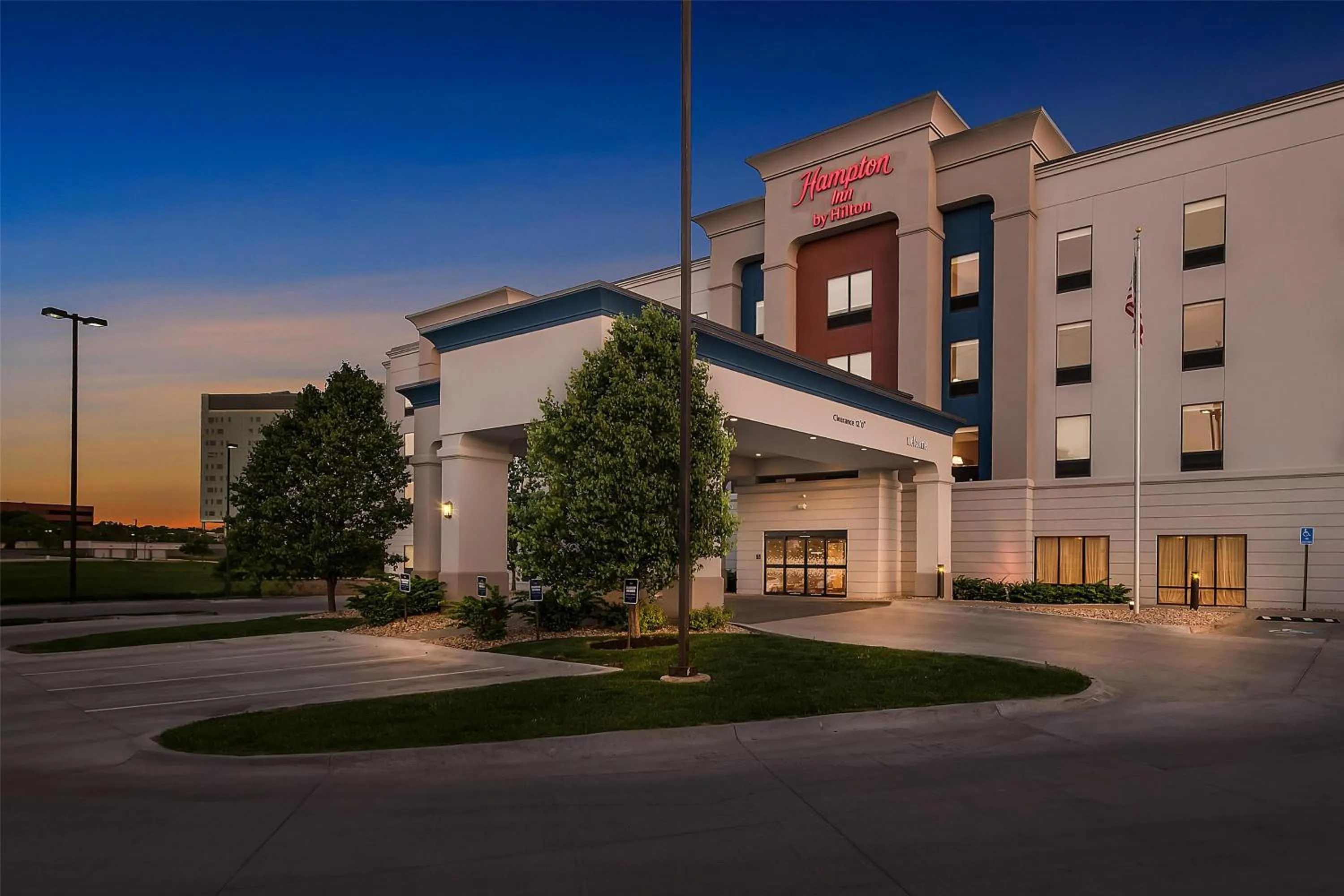 Property building in Hampton Inn Omaha/West Dodge Road, Old Mill