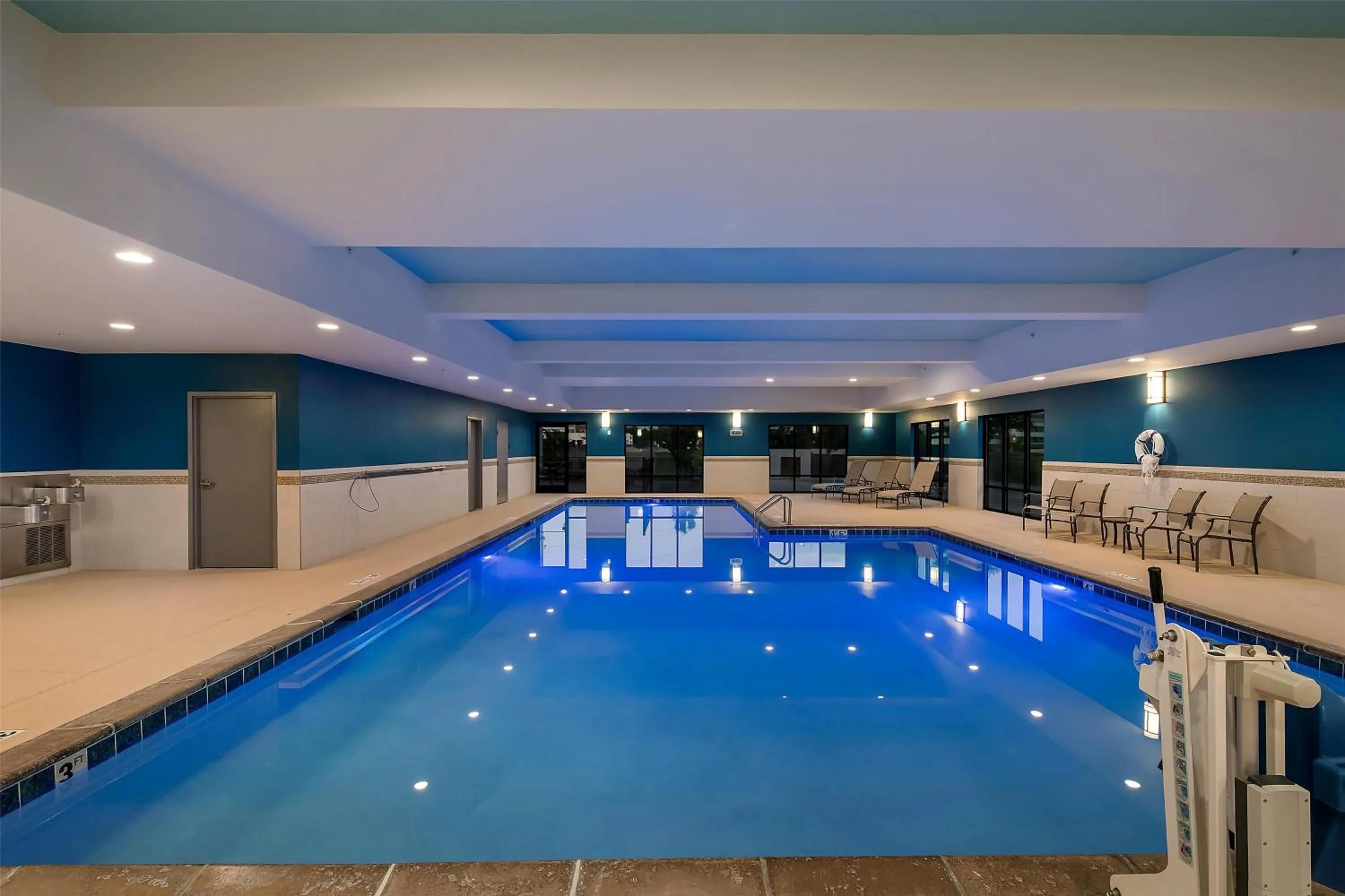 Pool view in Hampton Inn Omaha/West Dodge Road, Old Mill