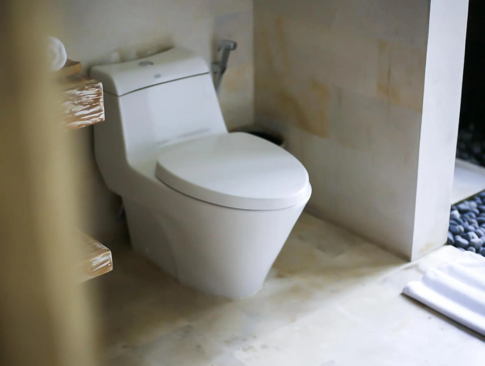 Toilet in Angsoka Bungalow