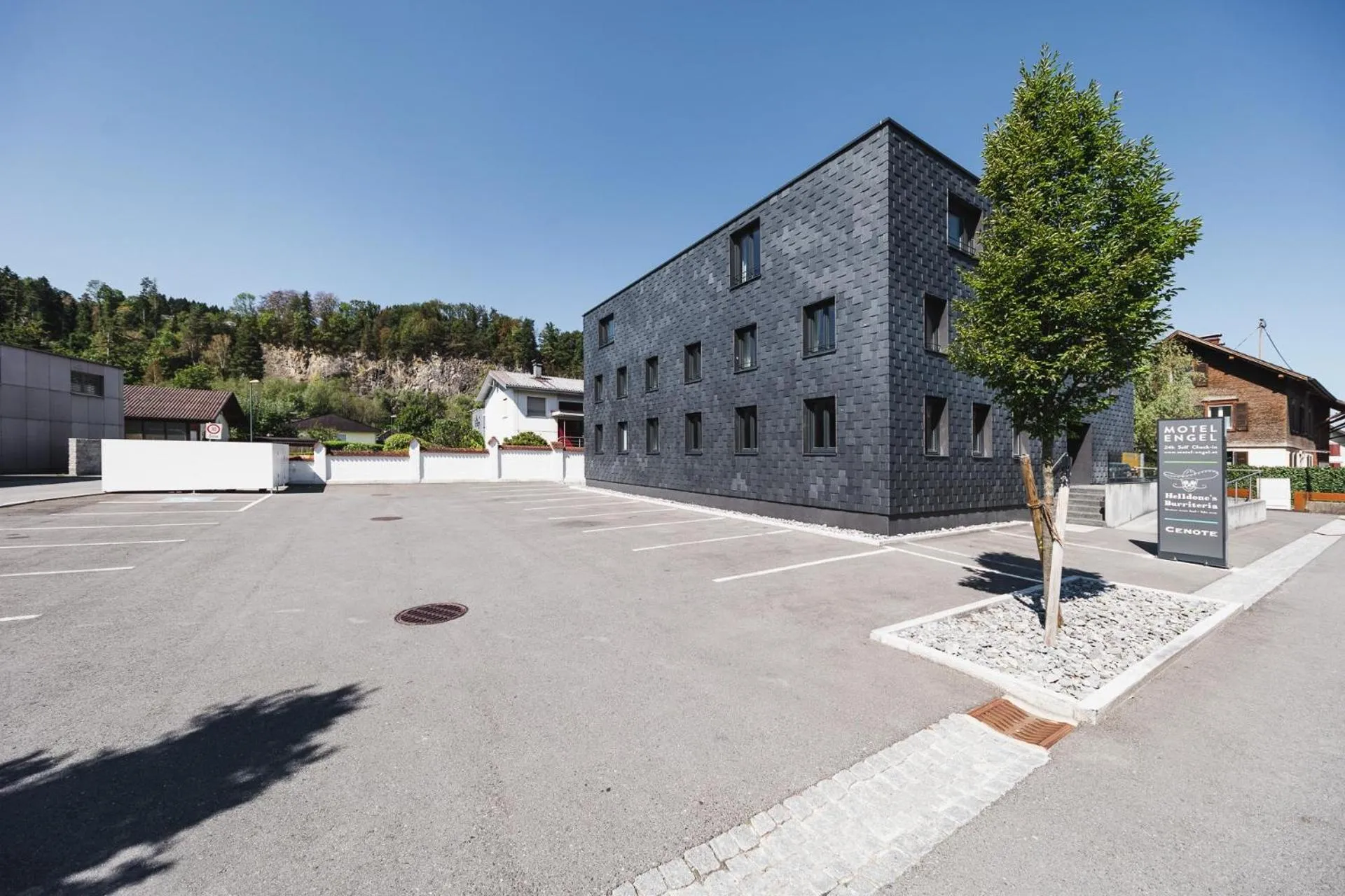 Property building in Motel Engel - self checkin